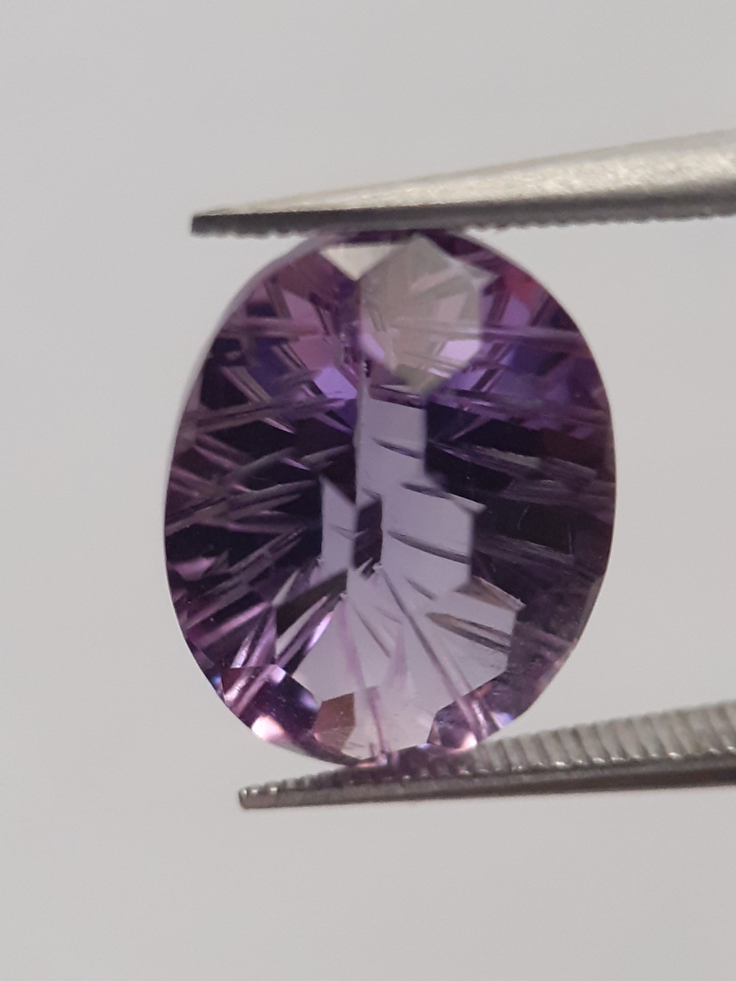 Natural violet purple Amethyst - 4.367 ct - oval - custom cut - excellent cut