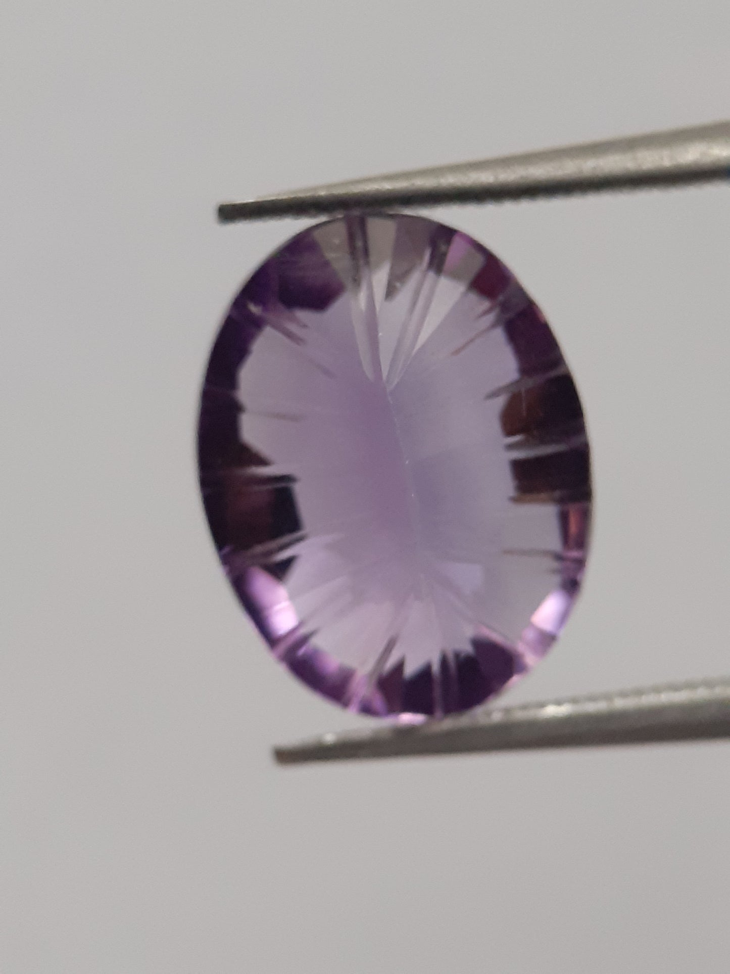 Natural violet purple Amethyst - 4.367 ct - oval - custom cut - excellent cut