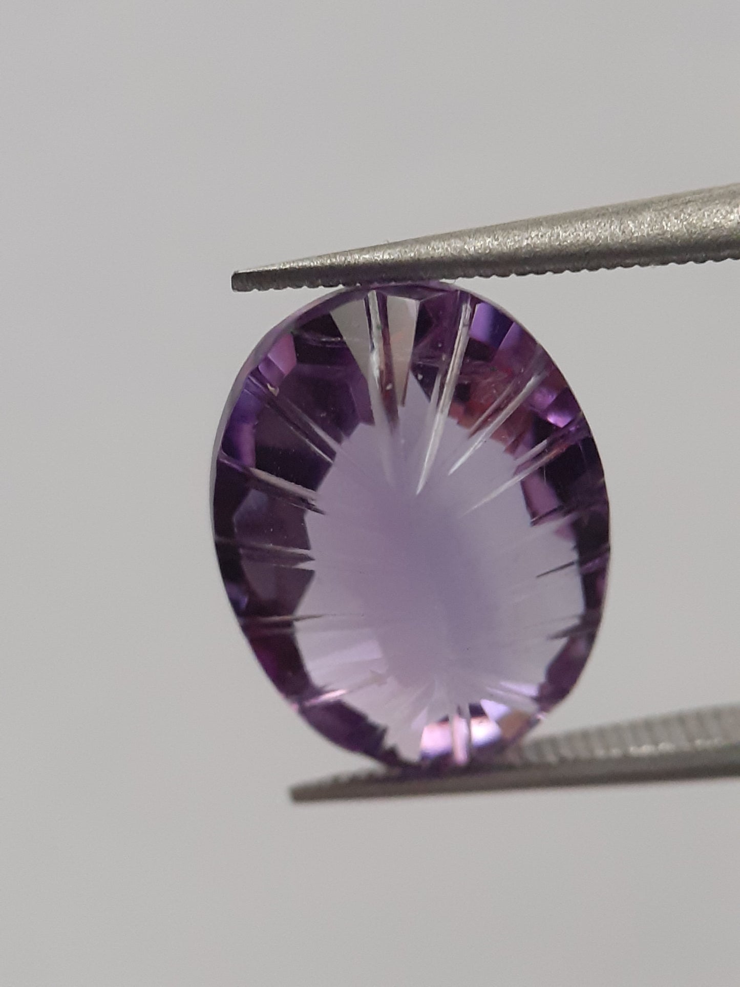 Natural violet purple Amethyst - 4.367 ct - oval - custom cut - excellent cut