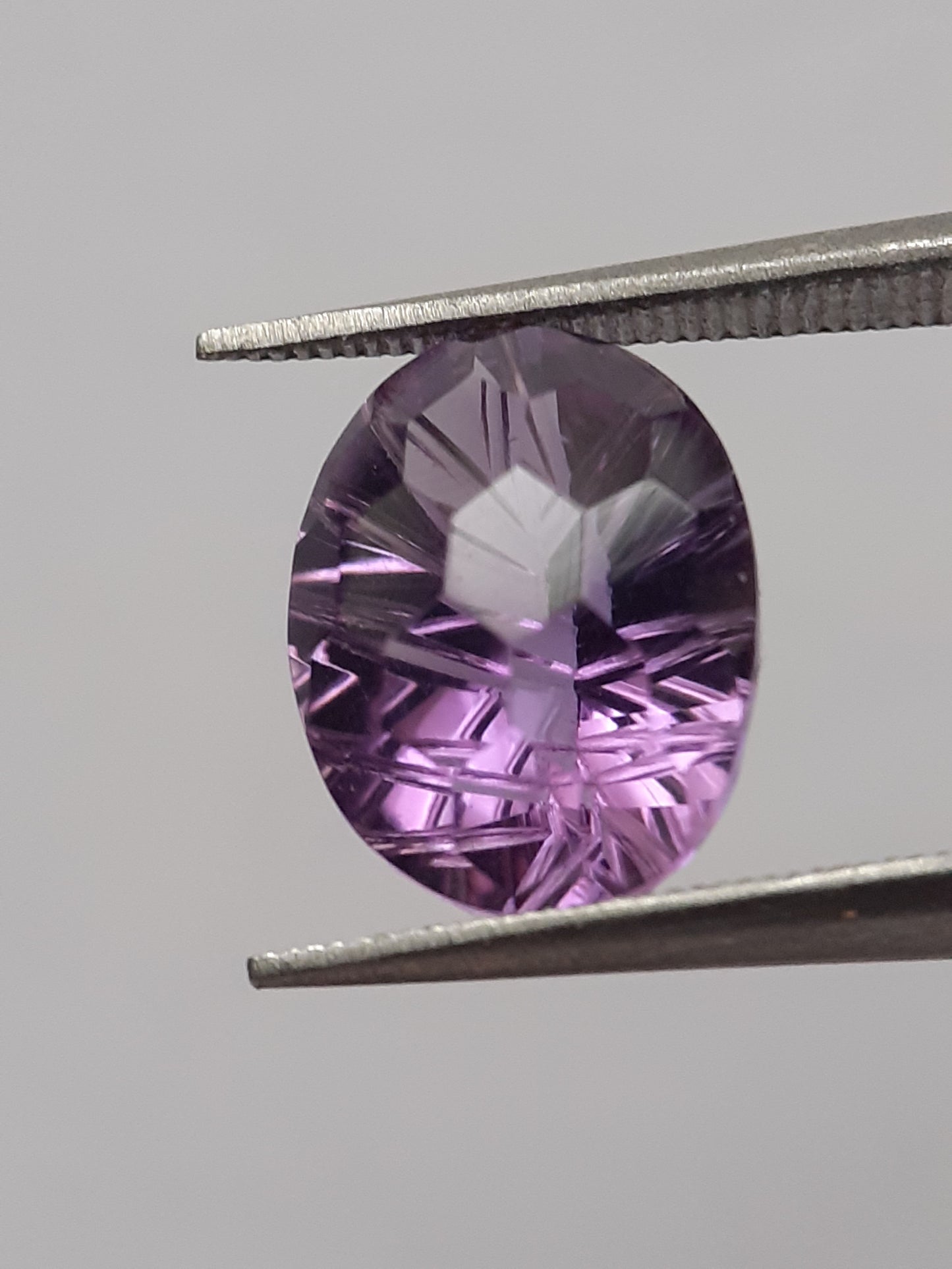 Natural violet purple Amethyst - 2.774 ct - oval - custom cut - excellent cut