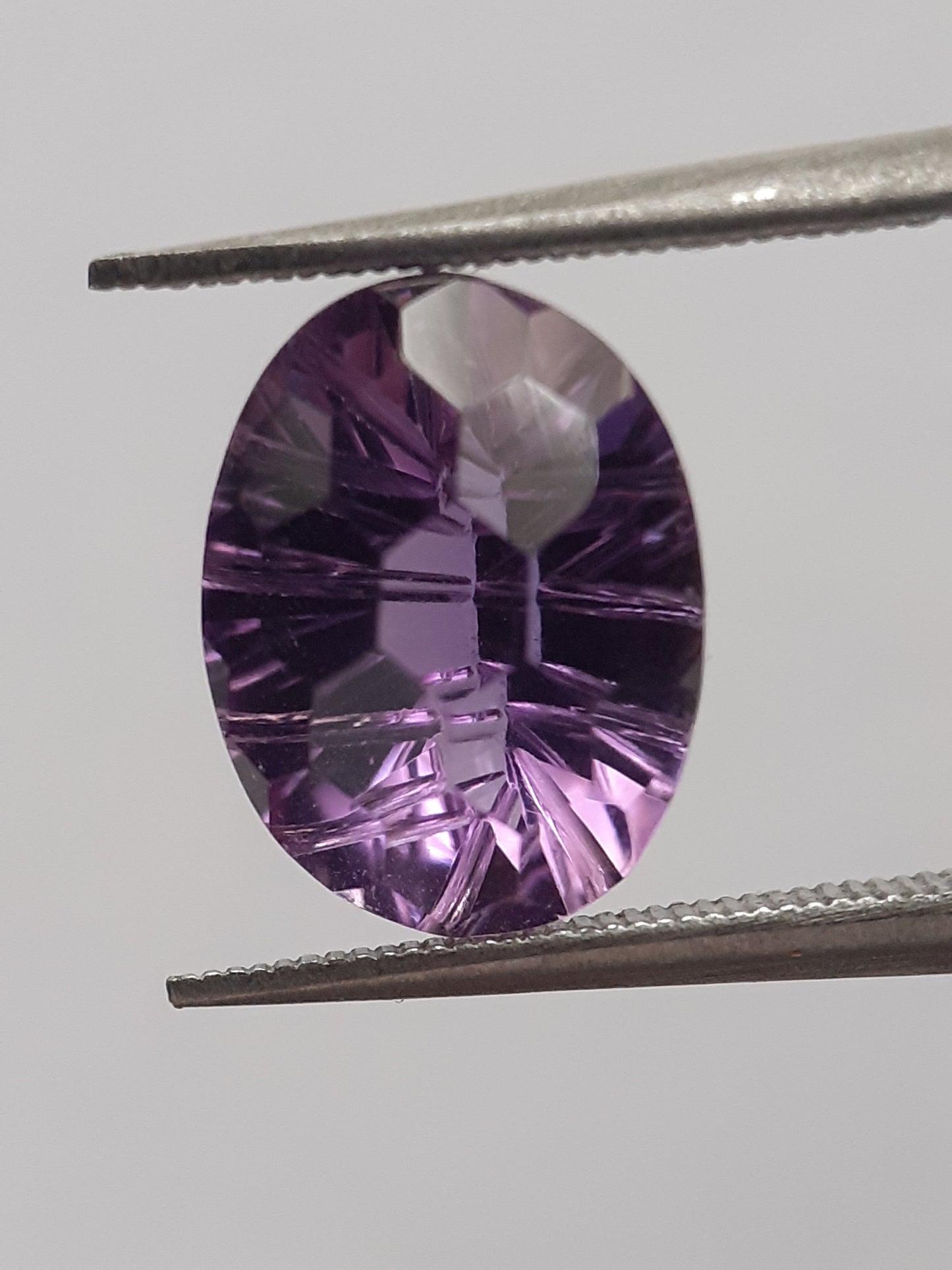 Natural violet purple Amethyst - 2.774 ct - oval - custom cut - excellent cut