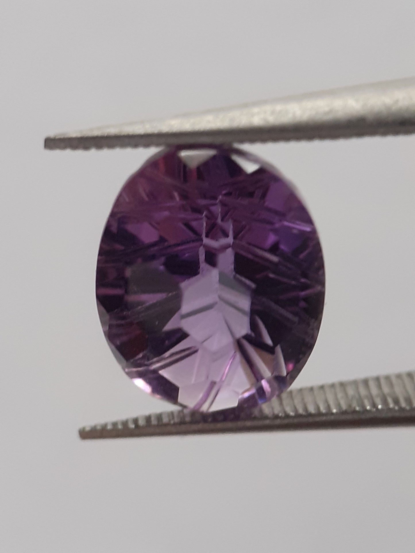 Natural violet purple Amethyst - 2.774 ct - oval - custom cut - excellent cut