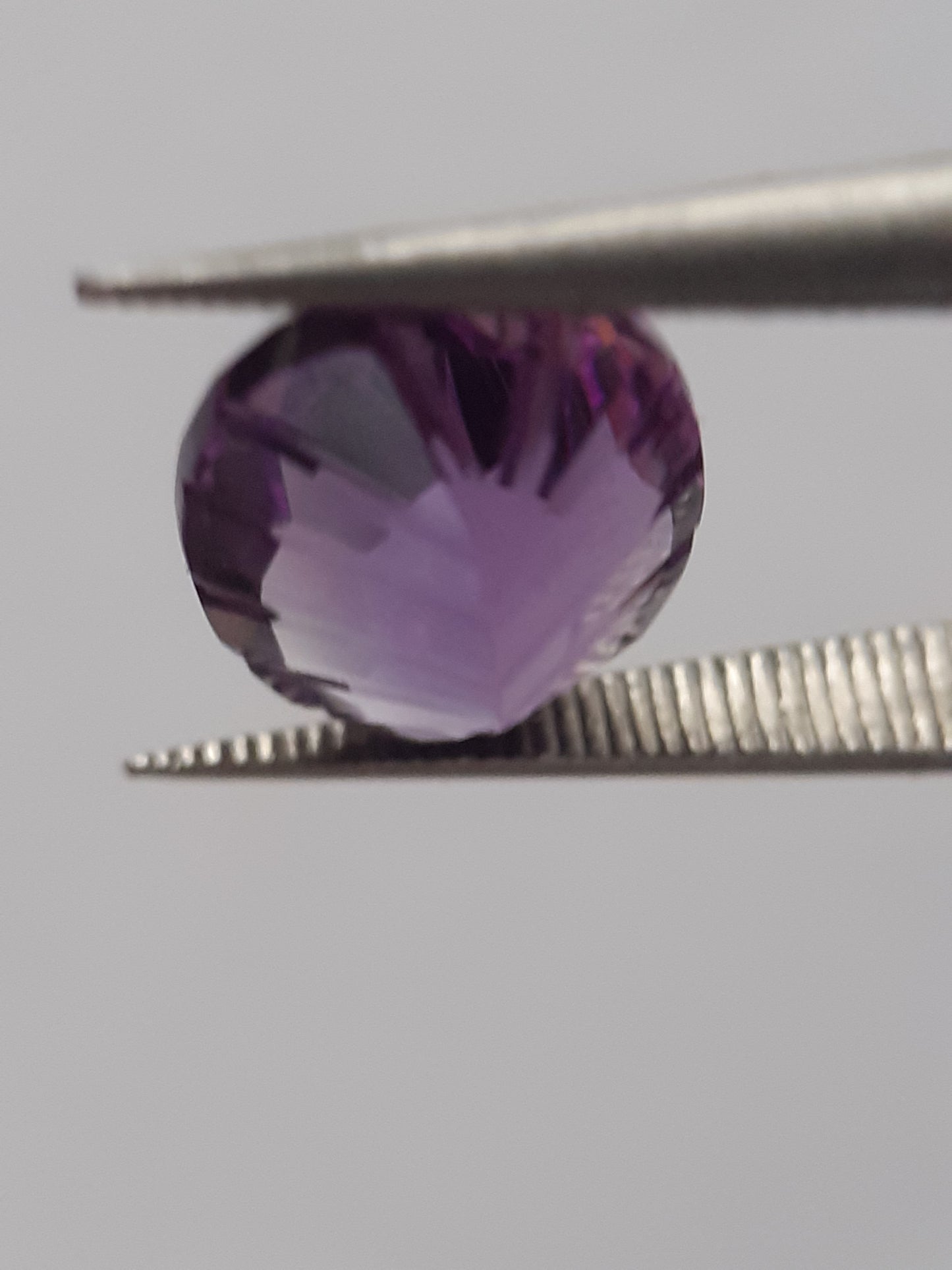 Natural violet purple Amethyst - 2.774 ct - oval - custom cut - excellent cut