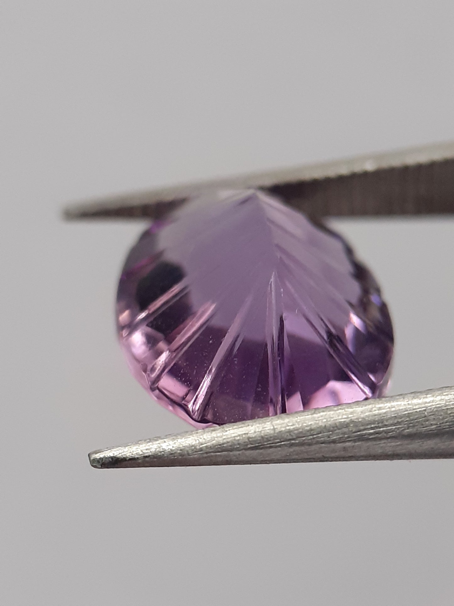 Natural violet purple Amethyst - 2.774 ct - oval - custom cut - excellent cut