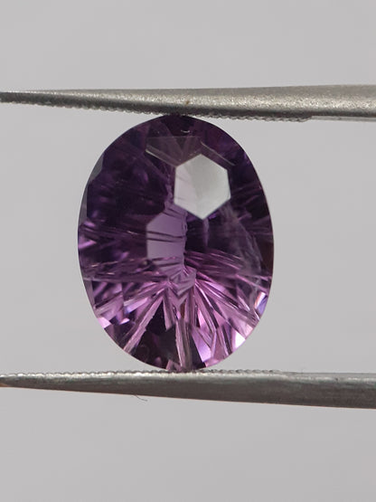 Natural violet purple Amethyst - 4.073 ct - oval - custom cut - excellent cut