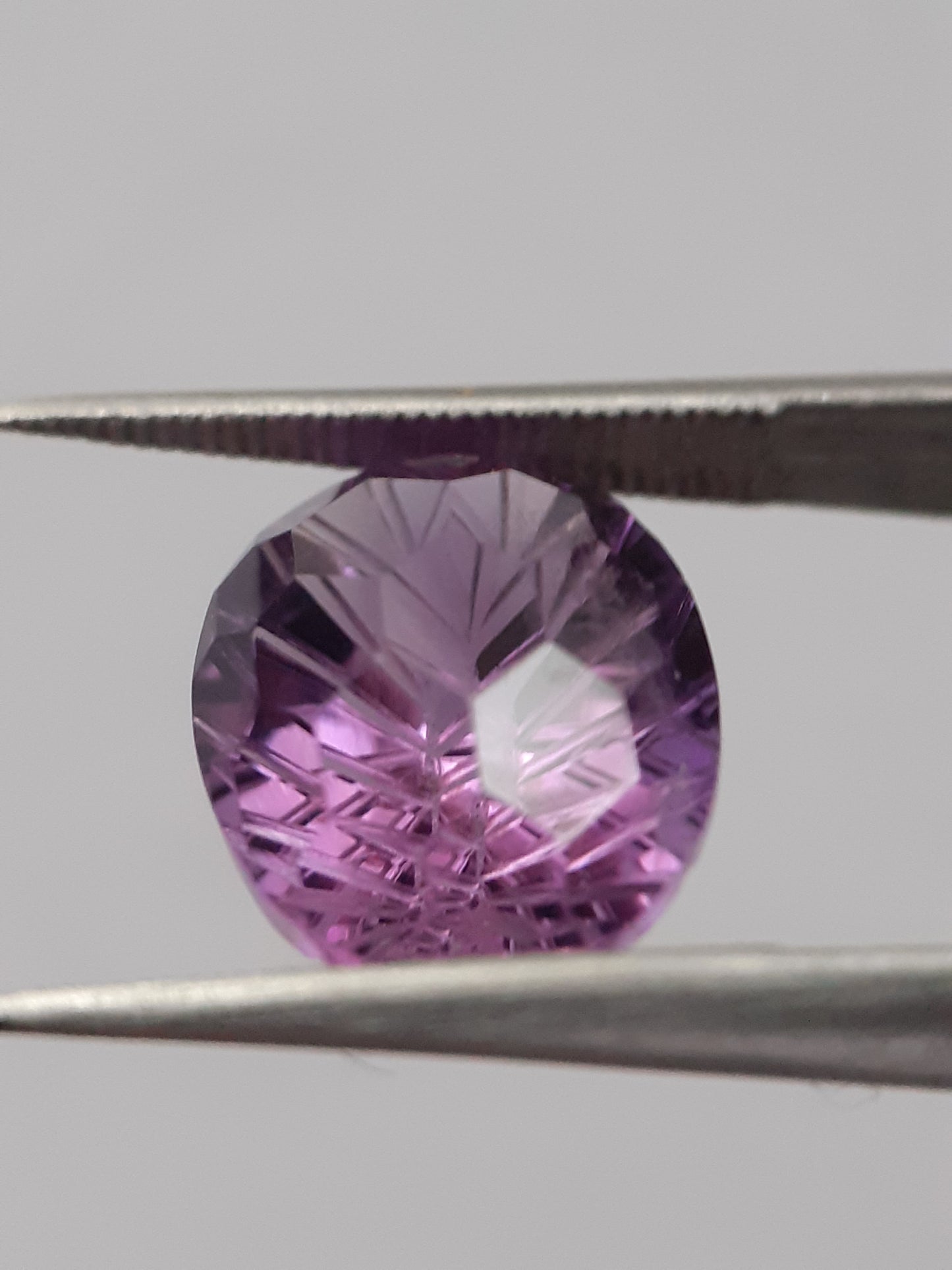 Natural violet purple Amethyst - 4.073 ct - oval - custom cut - excellent cut