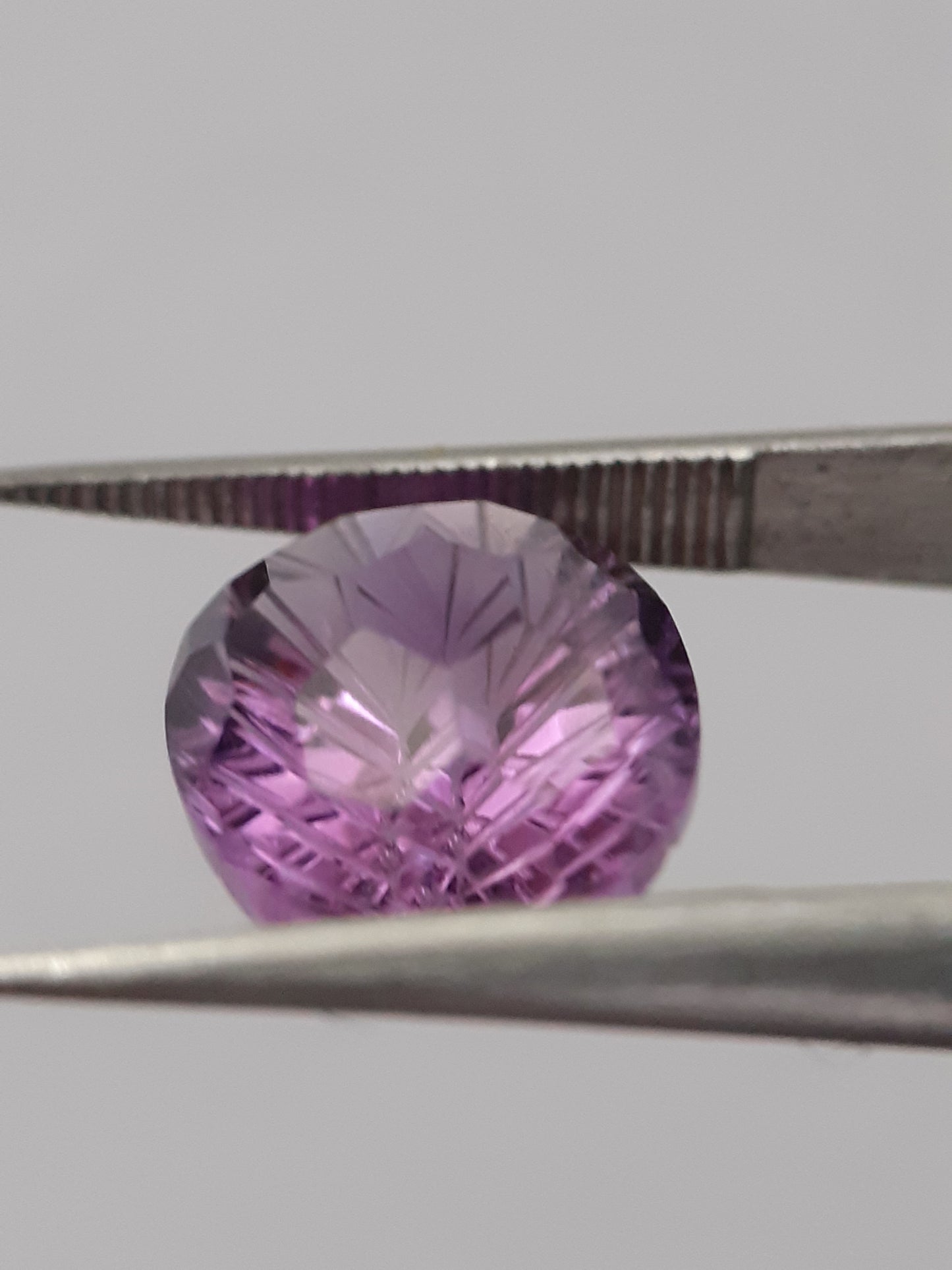 Natural violet purple Amethyst - 4.073 ct - oval - custom cut - excellent cut