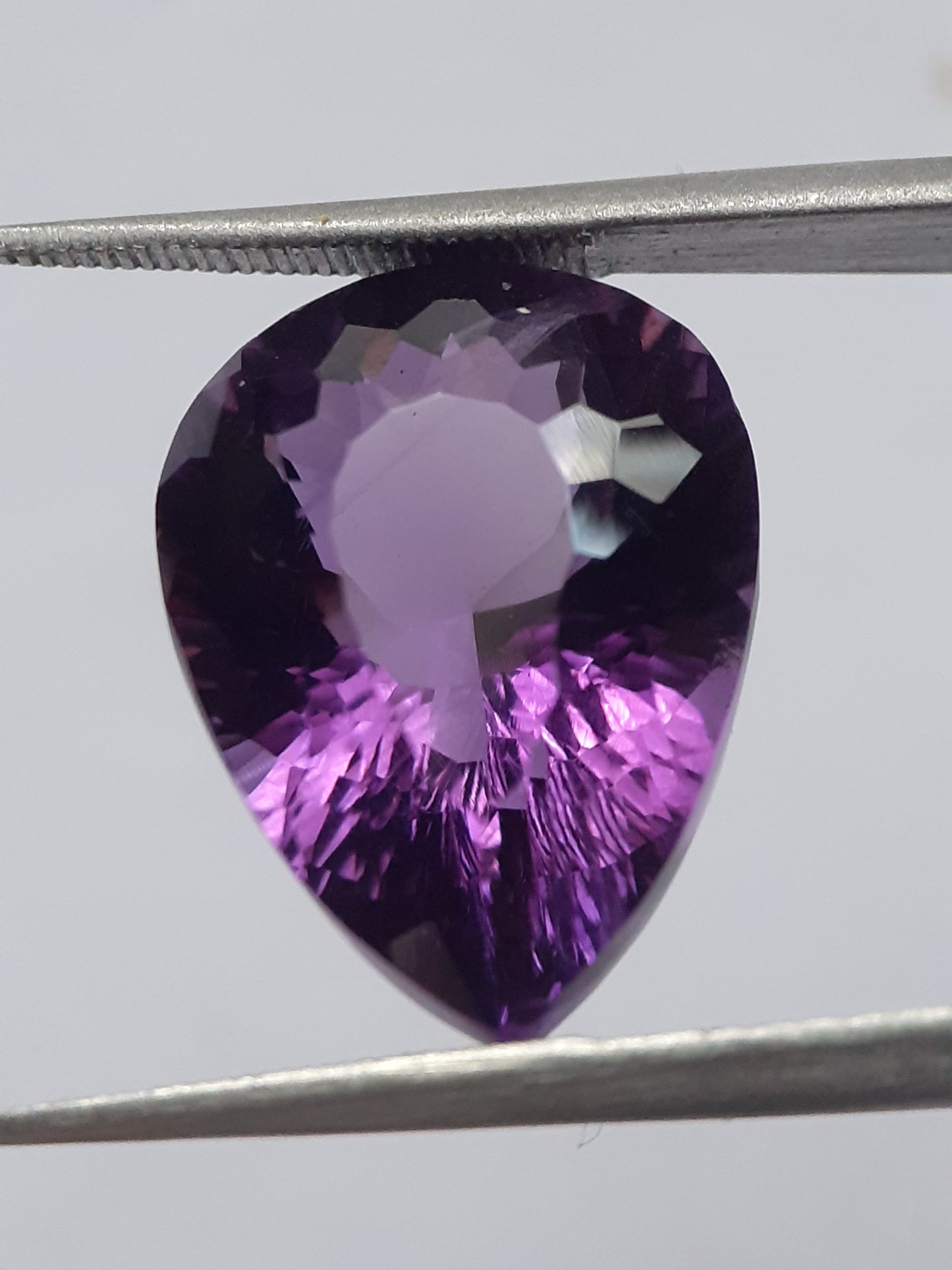 Natural purple Amethyst - 9.778 ct - Pear - good color - good clarity