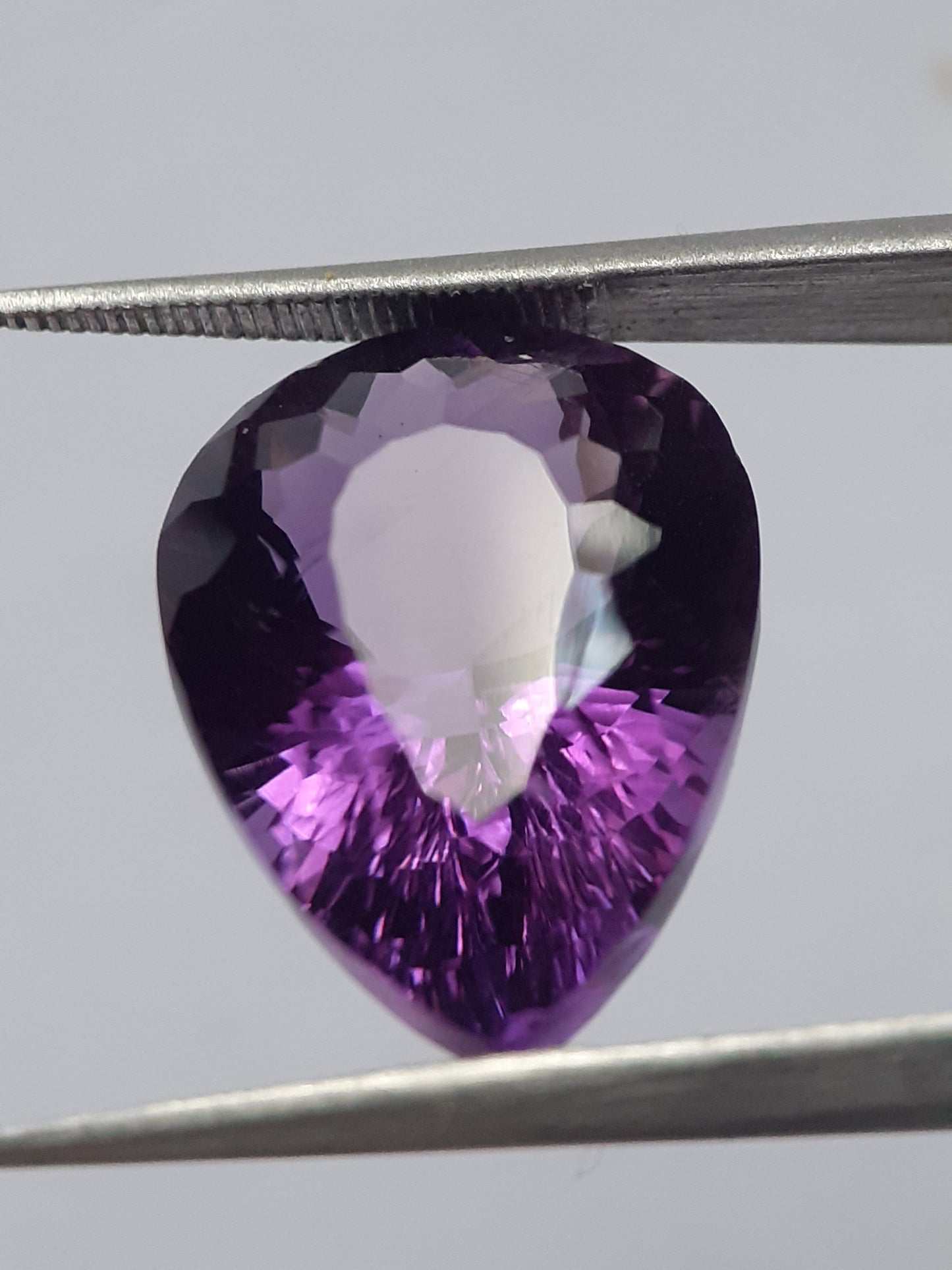 Natural purple Amethyst - 9.778 ct - Pear - good color - good clarity