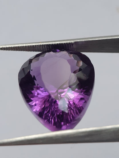 Natural purple Amethyst - 9.778 ct - Pear - good color - good clarity