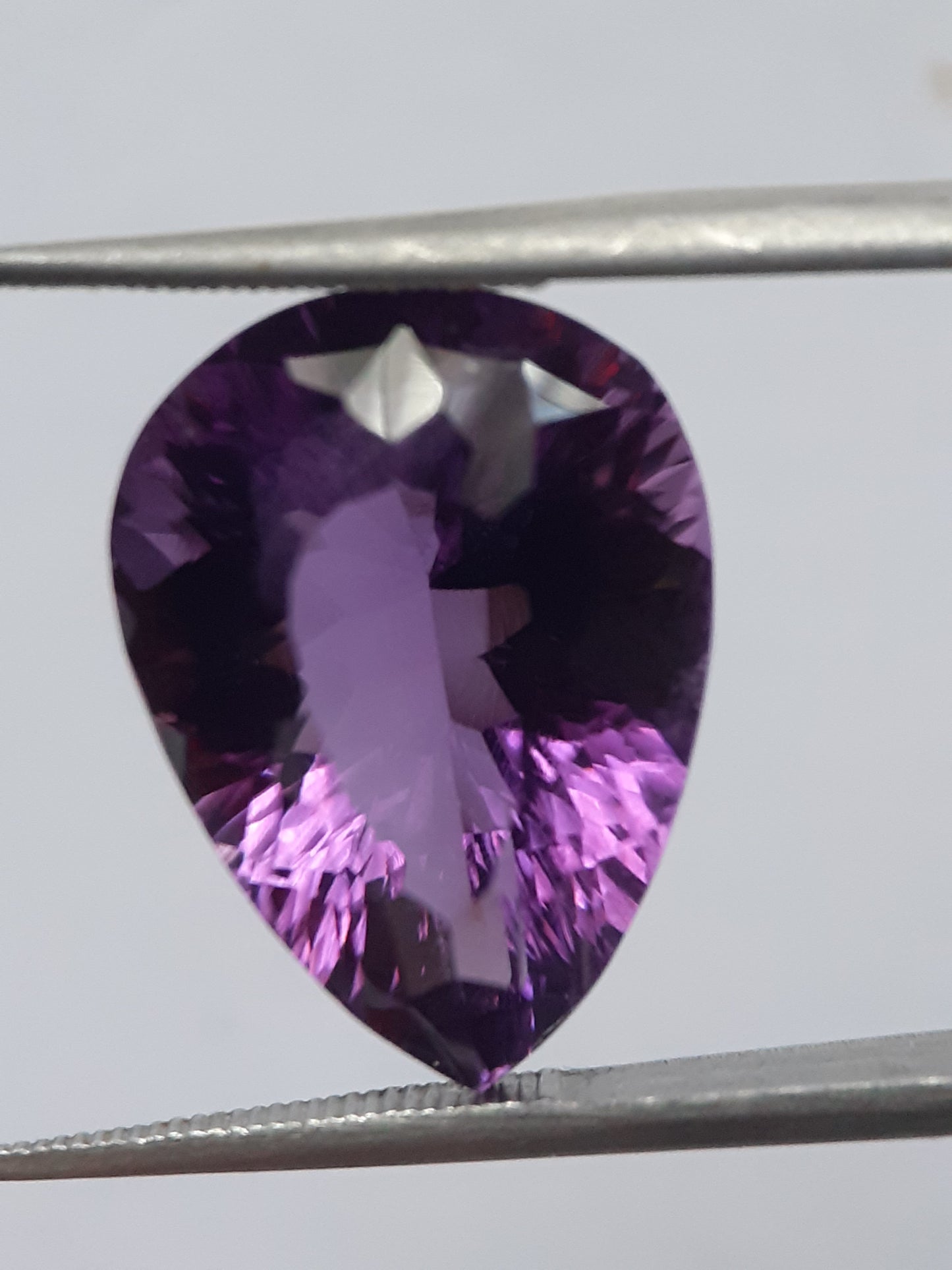 Natural purple Amethyst - 9.778 ct - Pear - good color - good clarity