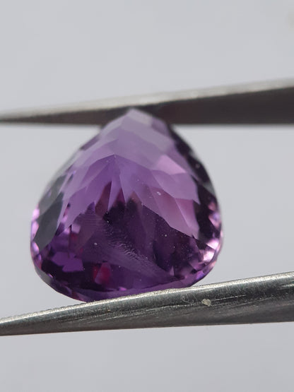 Natural purple Amethyst - 9.778 ct - Pear - good color - good clarity