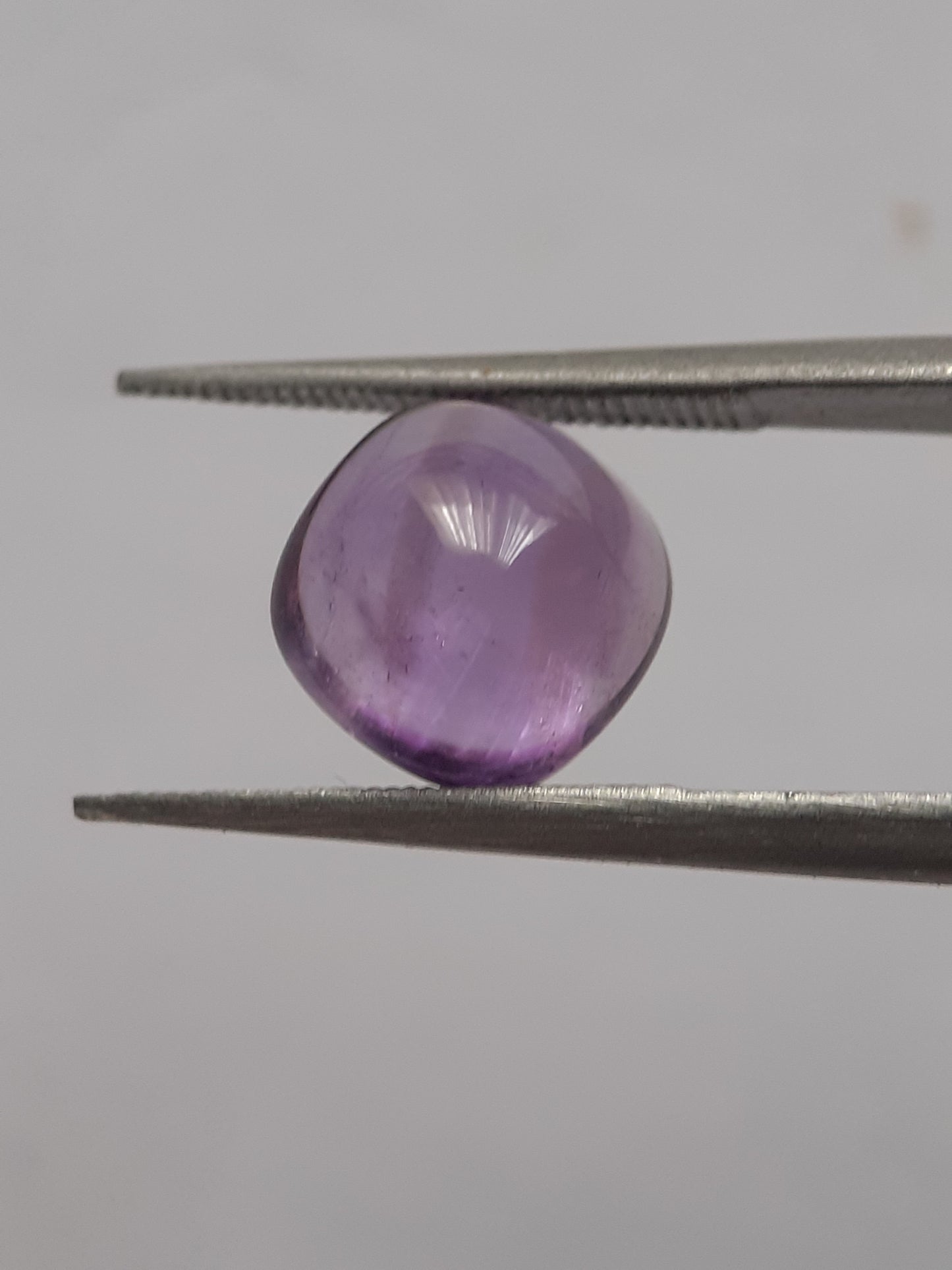 Natural purple Amethyst - 2.444 ct - cushion cabochon - 8.0 x 8.0 mm