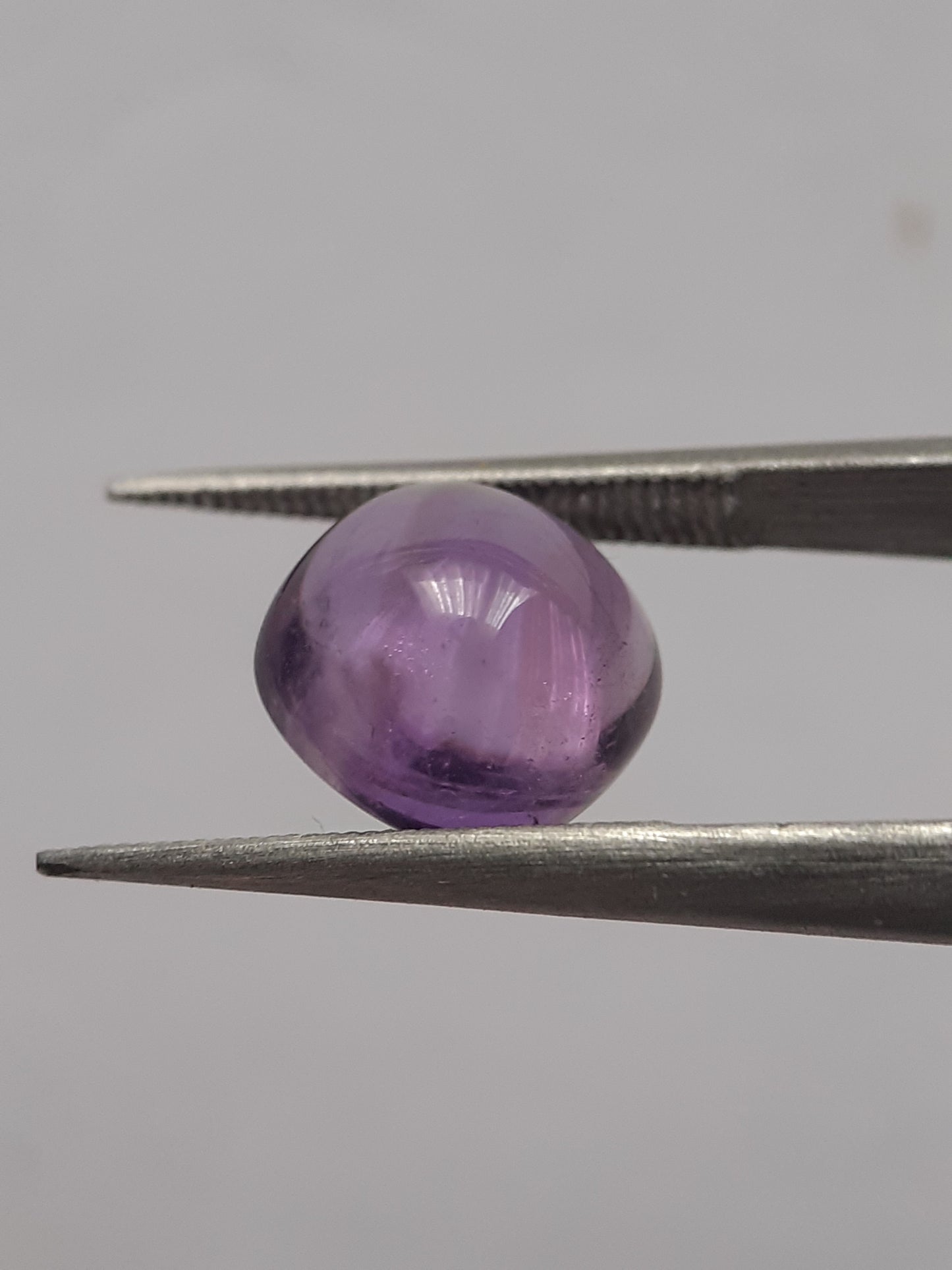 Natural purple Amethyst - 2.444 ct - cushion cabochon - 8.0 x 8.0 mm