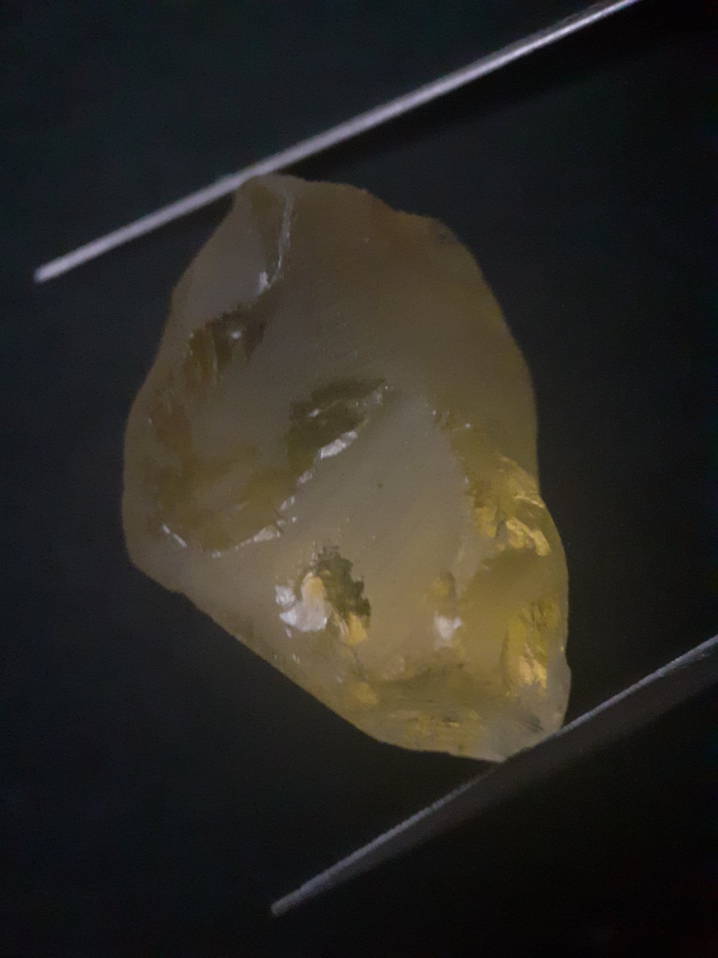 Natural Lemon Quartz - facet quality - 58.816 ct - Rough Gemstone - 31.0x 20.5 x 19.4 mm