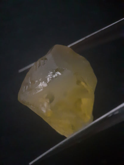 Natural Lemon Quartz - facet quality - 58.816 ct - Rough Gemstone - 31.0x 20.5 x 19.4 mm