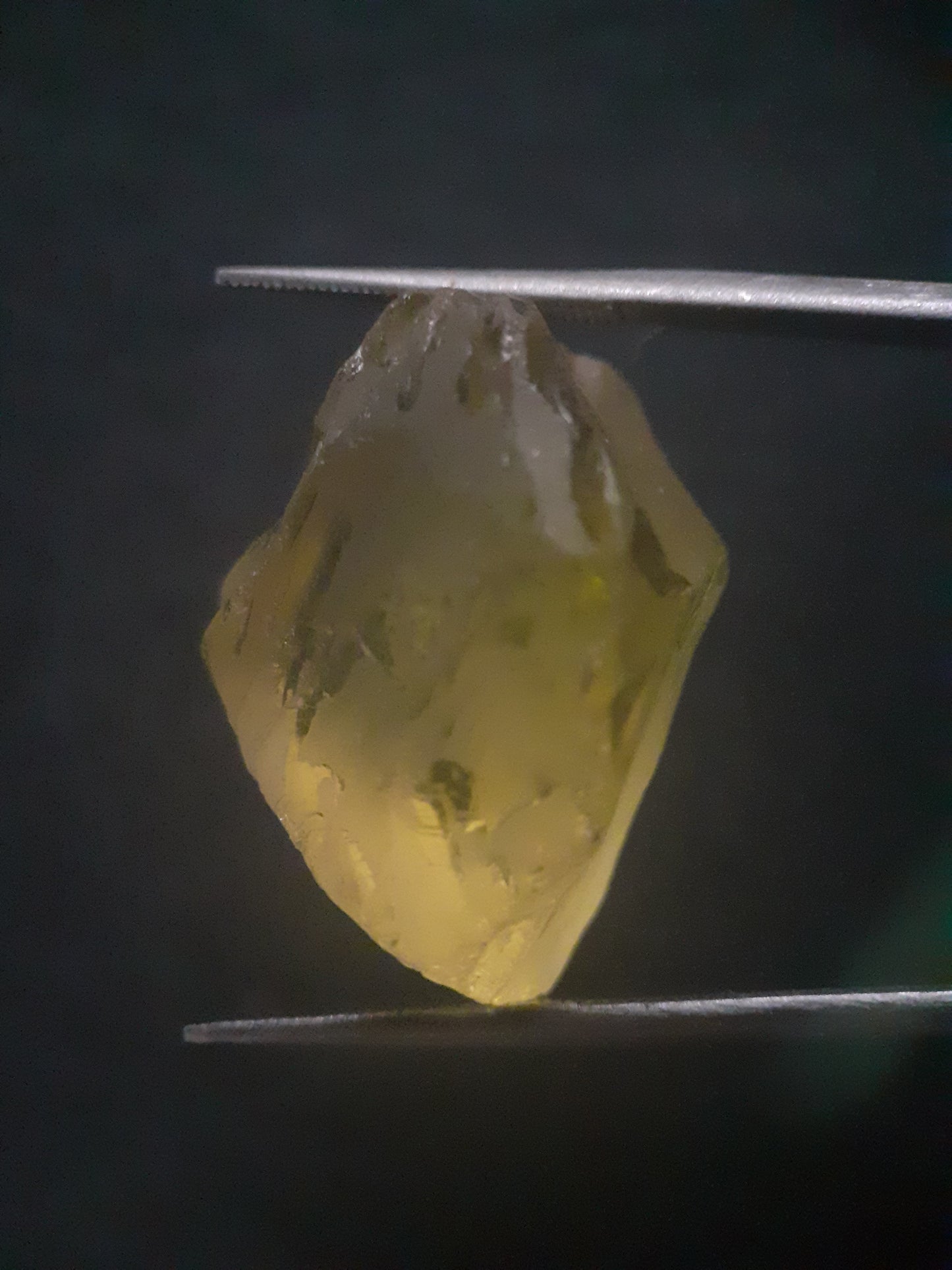 Natural Lemon Quartz - facet quality - 37.886 ct - Rough Gemstone - 23.1 x 17.1 x 14.0 mm