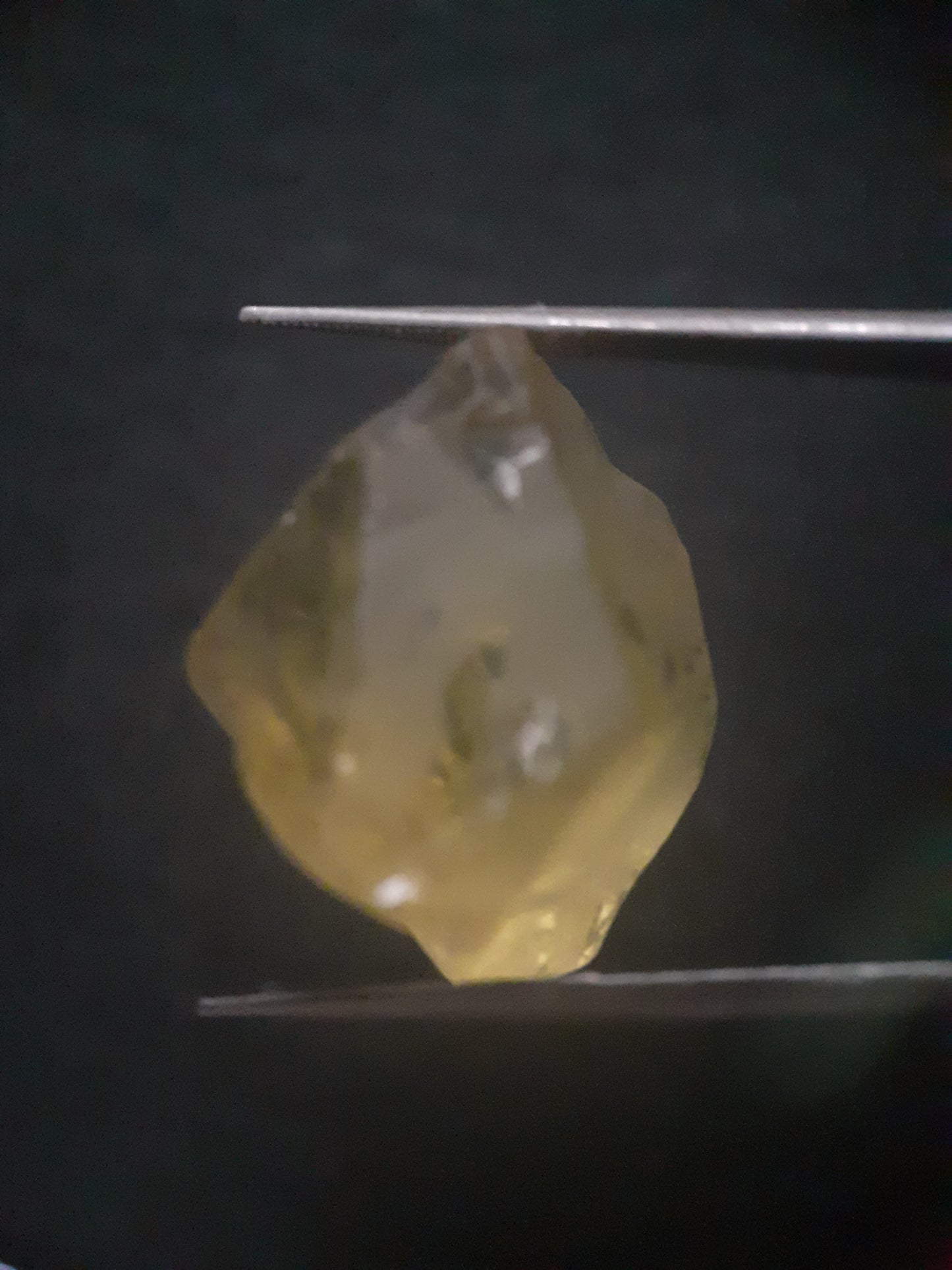 Natural Lemon Quartz - facet quality - 37.886 ct - Rough Gemstone - 23.1 x 17.1 x 14.0 mm