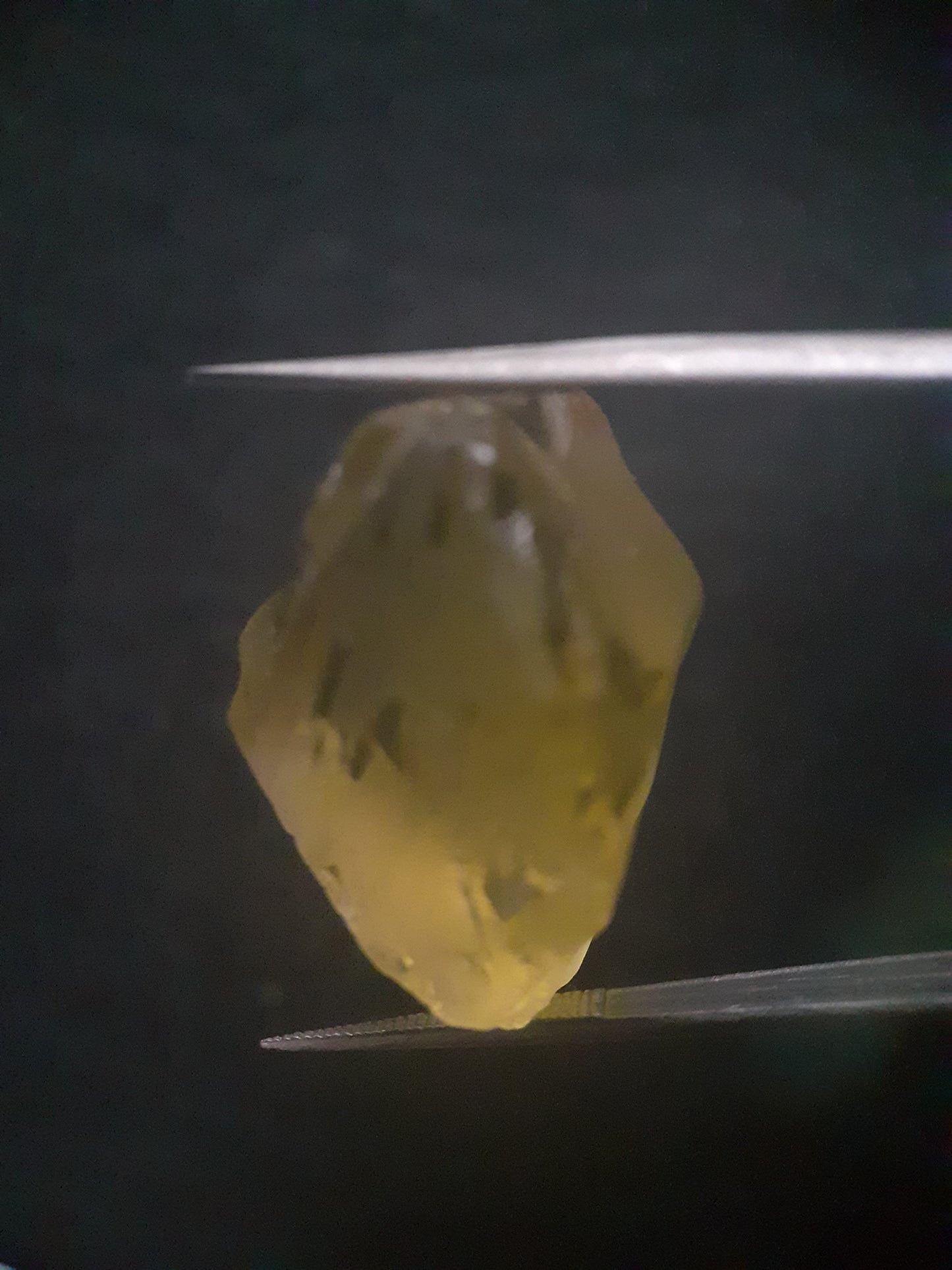 Natural Lemon Quartz - facet quality - 37.886 ct - Rough Gemstone - 23.1 x 17.1 x 14.0 mm