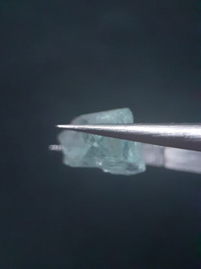 Natural greenish blue Aquamarine - 3.777 ct - Rough Gemstone - for faceting