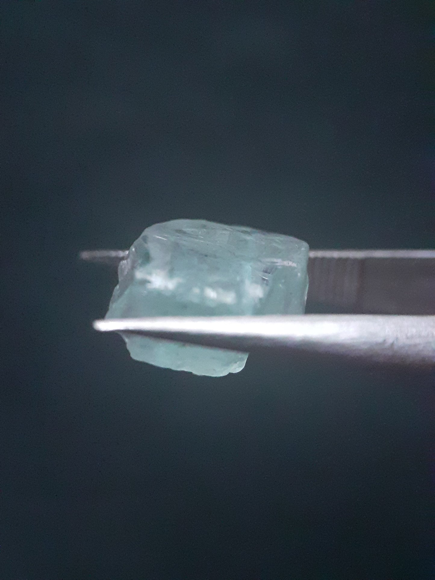 Natural greenish blue Aquamarine - 3.777 ct - Rough Gemstone - for faceting