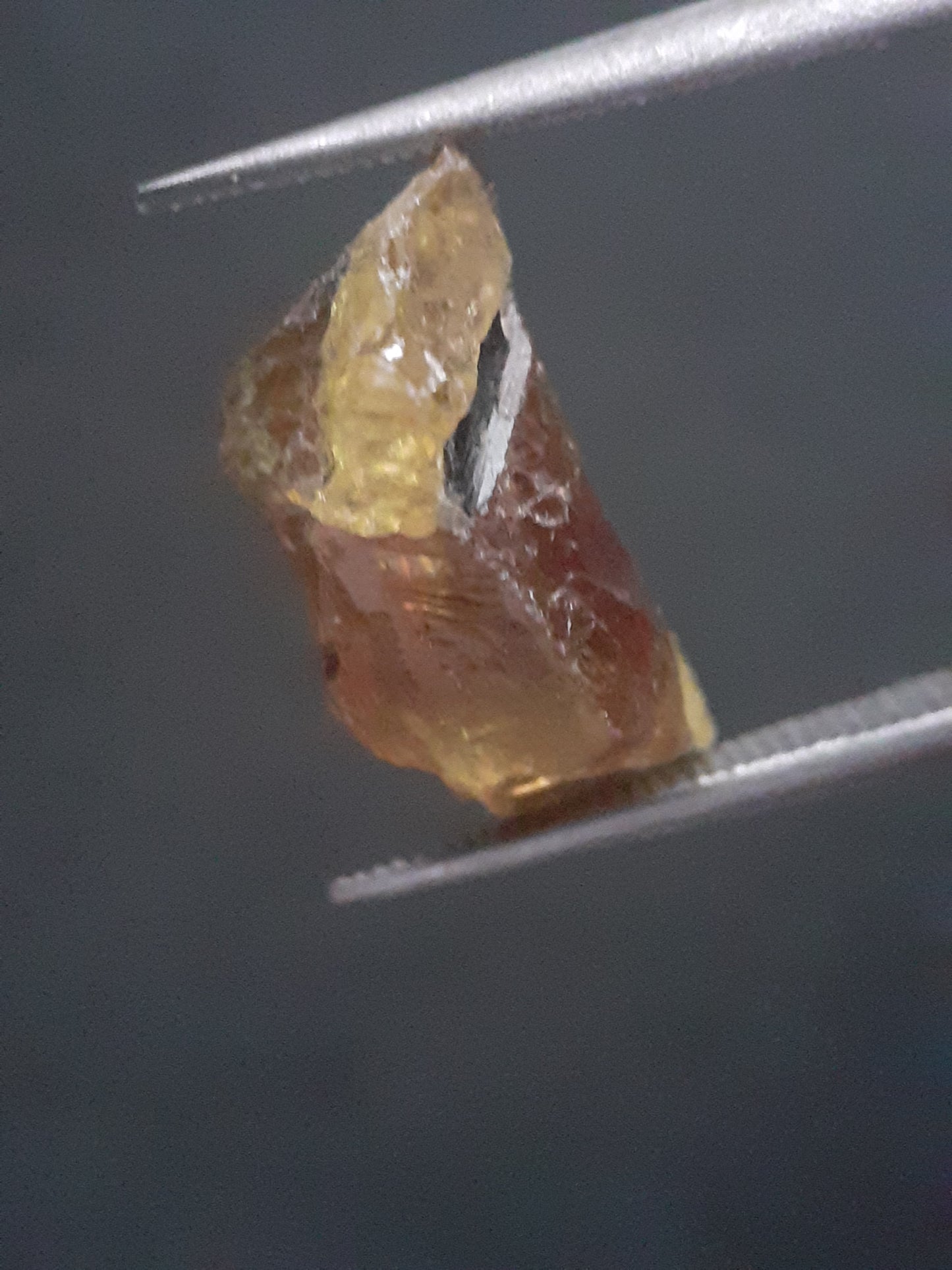 Natural champagne Zircon - 6.065 ct - Rough Gemstone - for faceting