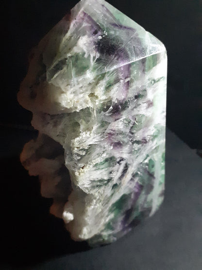 Bicolor fluorite Tower - 8.5 cm high - Natural Fluorite crystal tower Druzy Pockets