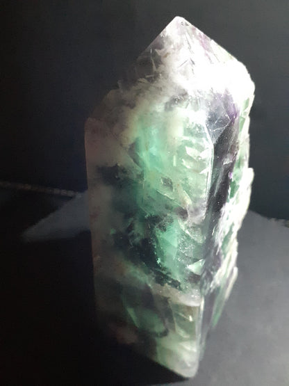 Bicolor fluorite Tower - 8.5 cm high - Natural Fluorite crystal tower Druzy Pockets