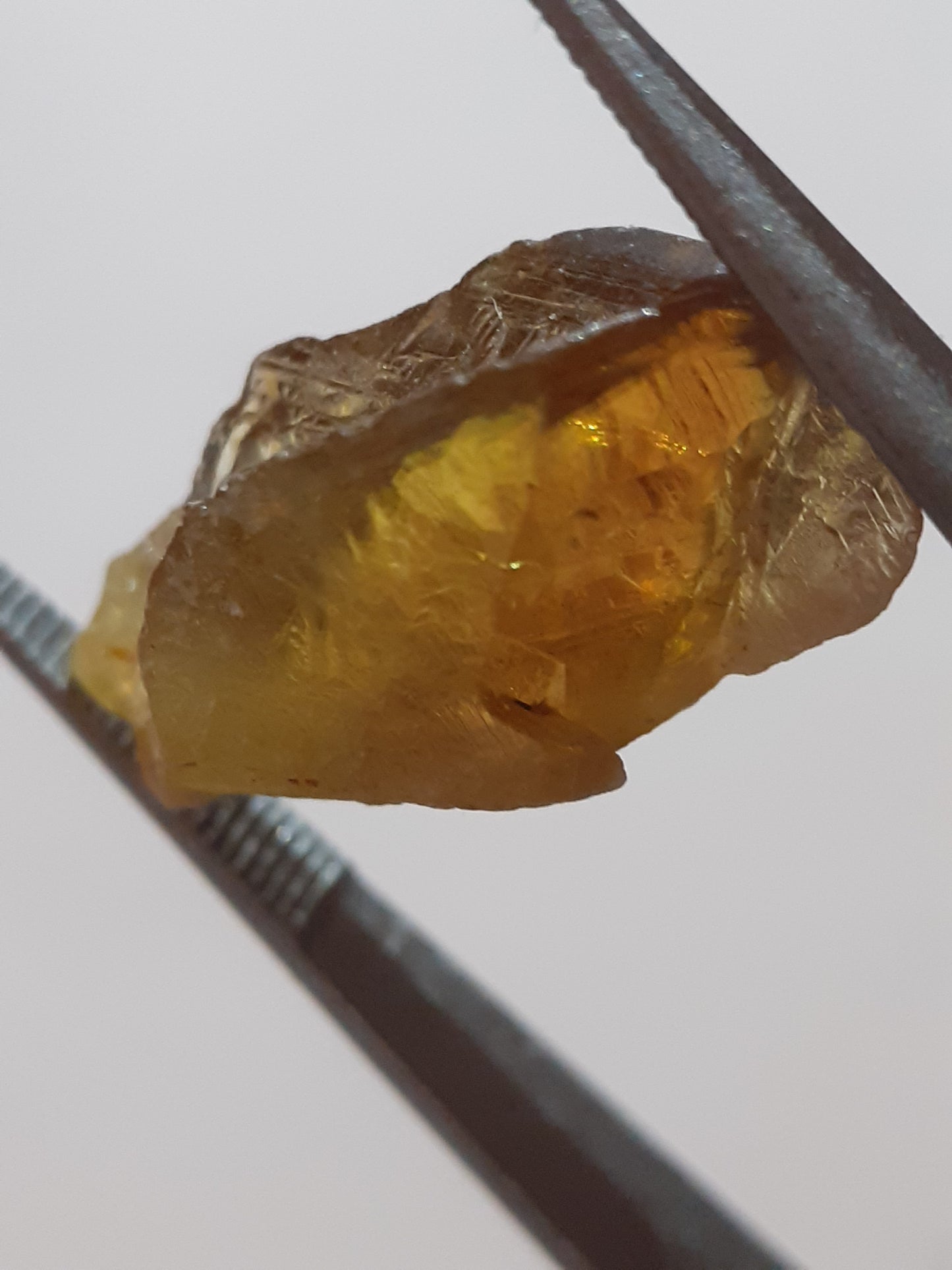 Natural greenish orangey yellow sphene - 6.715 ct - rough gemstone - for faceting