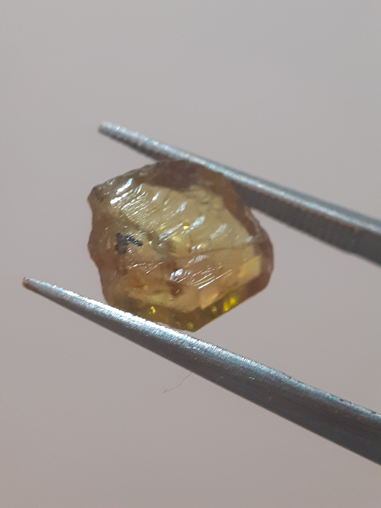 Natural yellow sphene - 1.966 ct - fair clarity - fair to good fire - rough gemstone - for faceting - jewelry