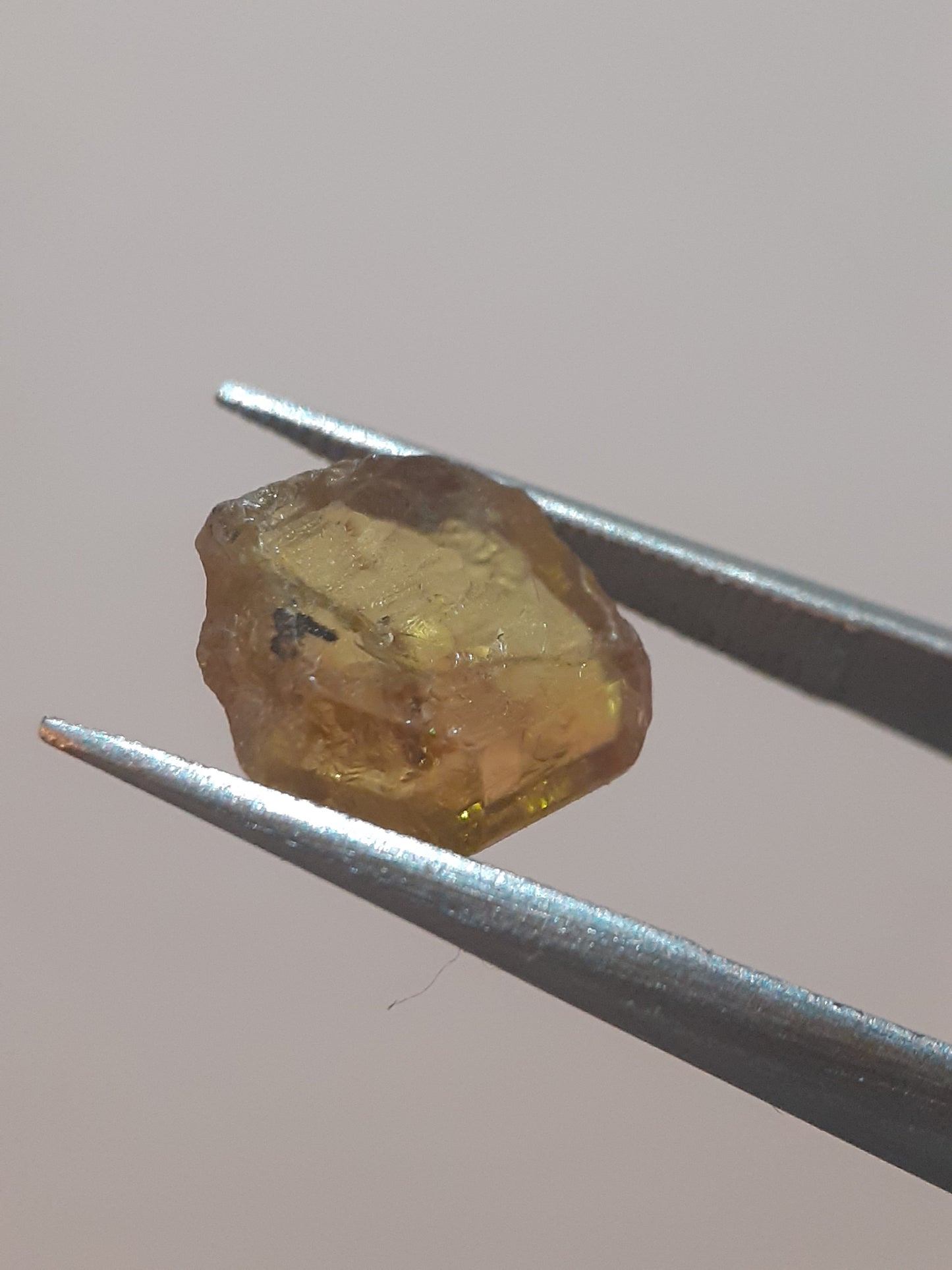 Natural yellow sphene - 1.966 ct - fair clarity - fair to good fire - rough gemstone - for faceting - jewelry