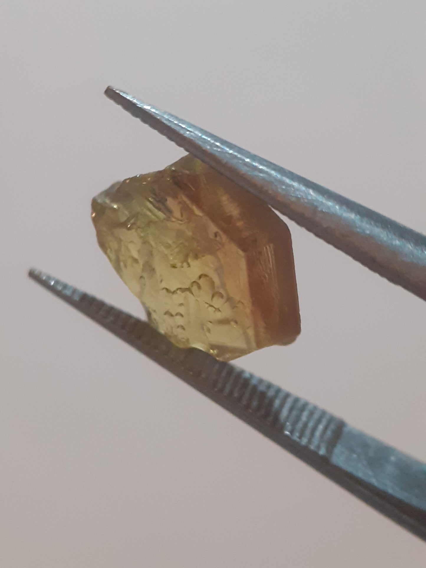 Natural yellow sphene - 1.966 ct - fair clarity - fair to good fire - rough gemstone - for faceting - jewelry