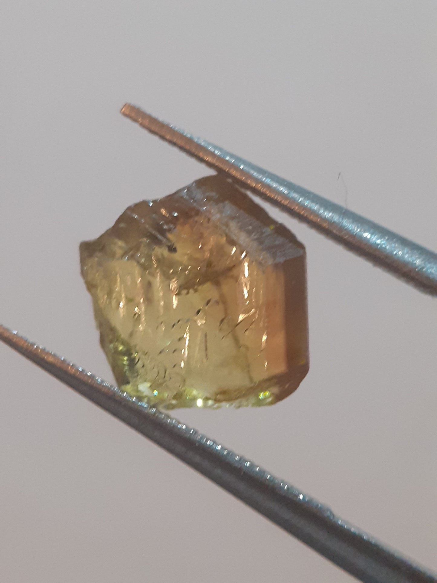 Natural yellow sphene - 1.966 ct - fair clarity - fair to good fire - rough gemstone - for faceting - jewelry