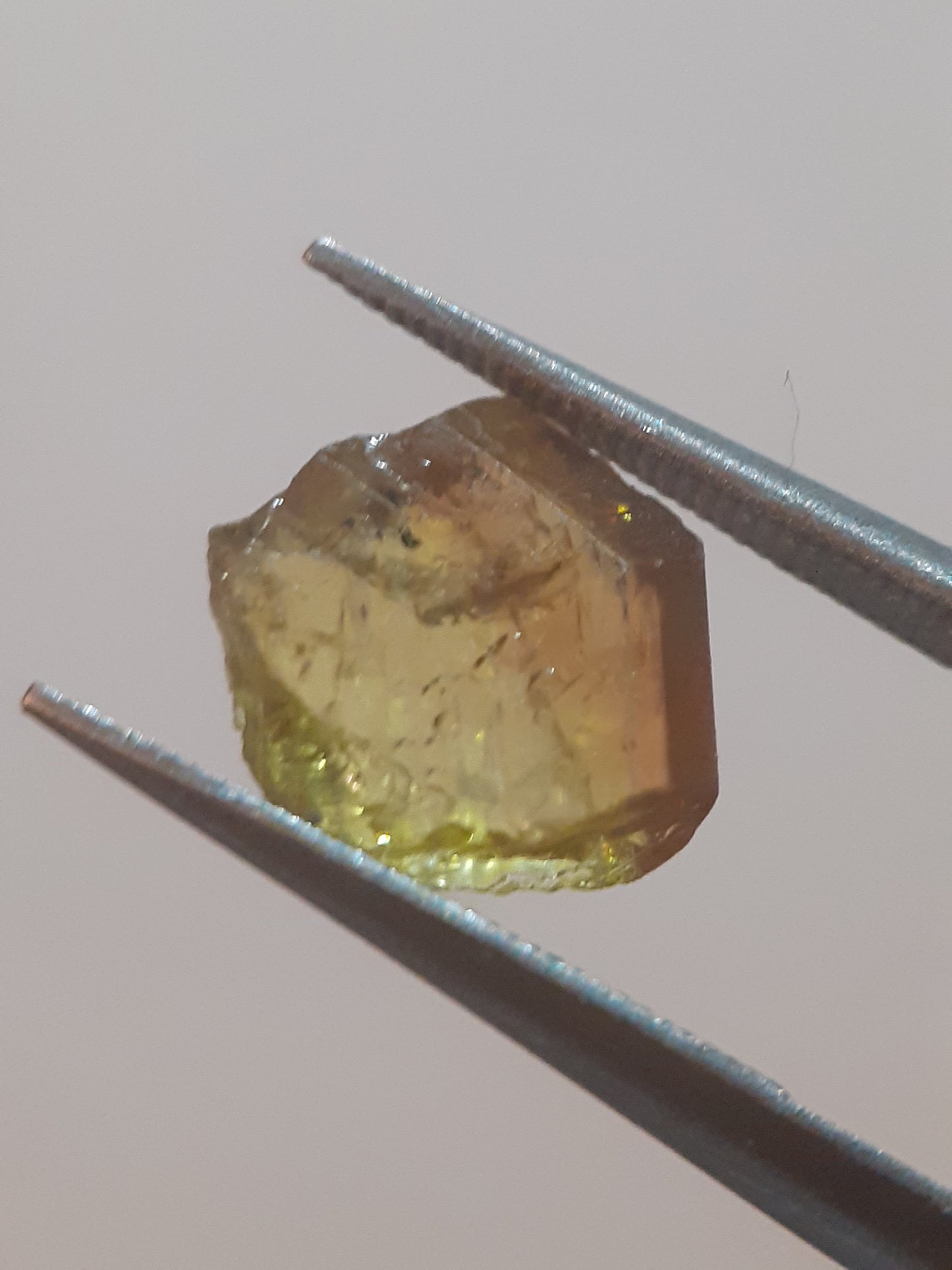 Natural yellow sphene - 1.966 ct - fair clarity - fair to good fire - rough gemstone - for faceting - jewelry