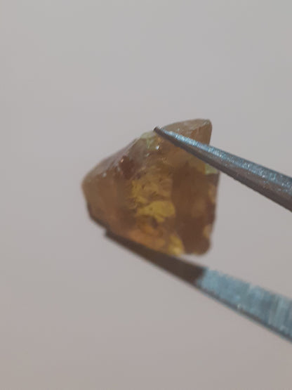 Natural yellow sphene - 3.121 ct - fair clarity - good fire possibilities - rough gemstone for faceting