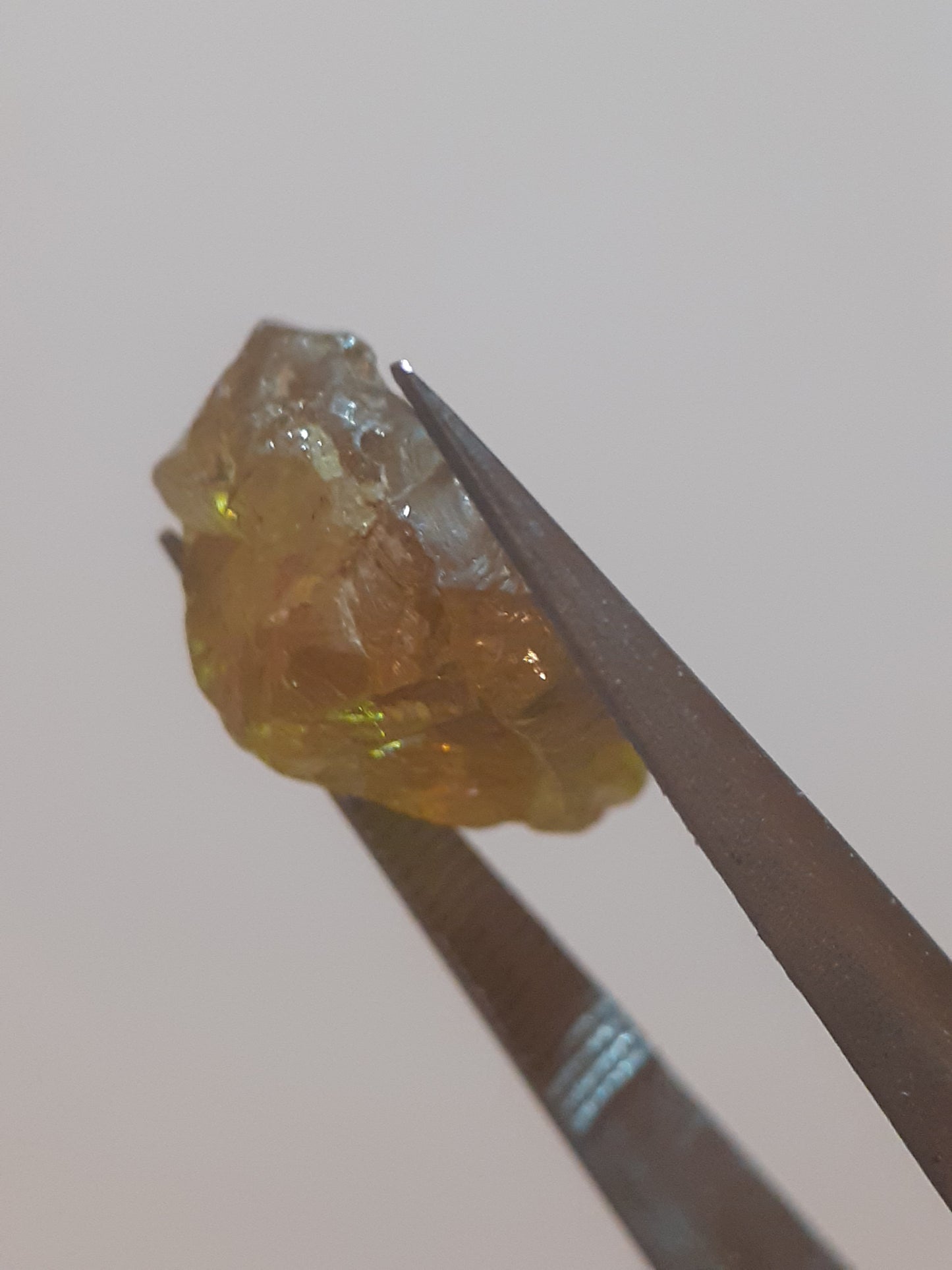 Natural greenish yellow sphene - 4.078 ct - fair to good clarity - good fire possibilities - rough gemstone for faceting