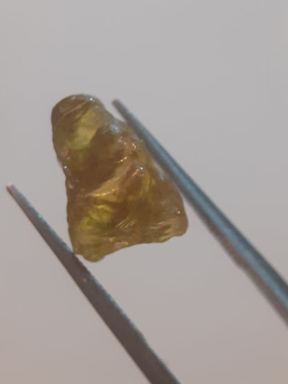 Natural greenish yellow sphene - 4.078 ct - fair to good clarity - good fire possibilities - rough gemstone for faceting