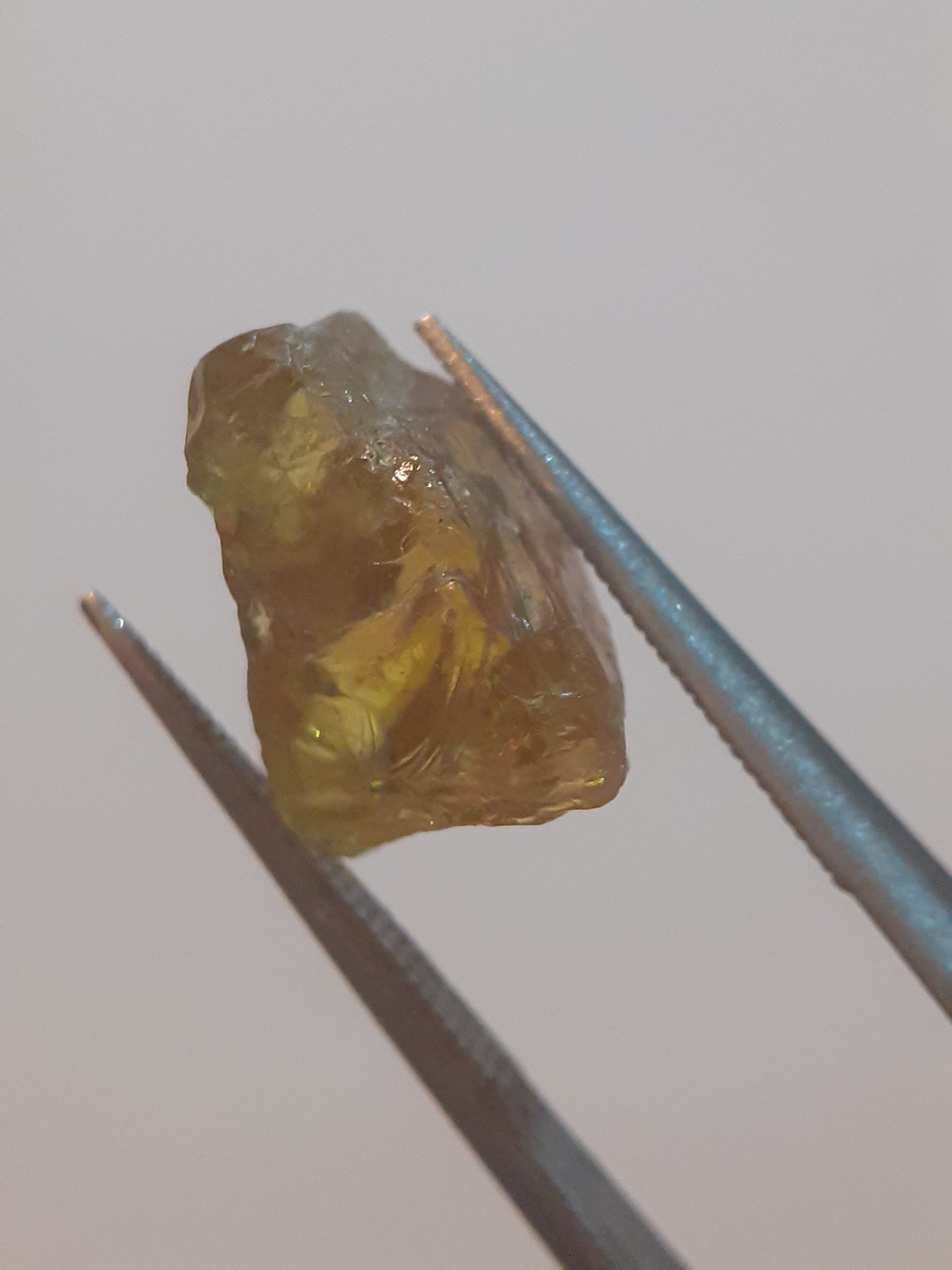 Natural greenish yellow sphene - 4.078 ct - fair to good clarity - good fire possibilities - rough gemstone for faceting