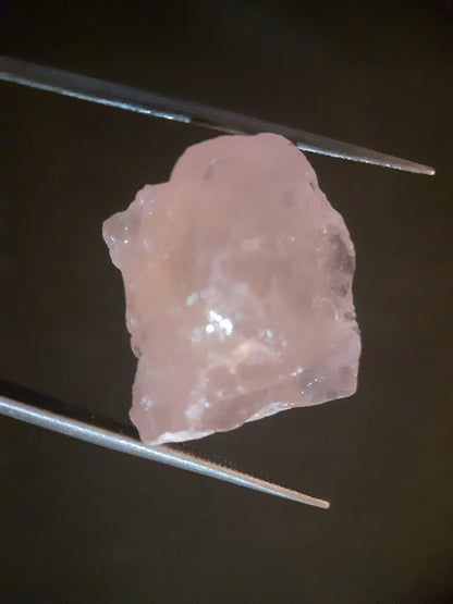 Natural Rough Rose Quartz - 23.379 ct - pink