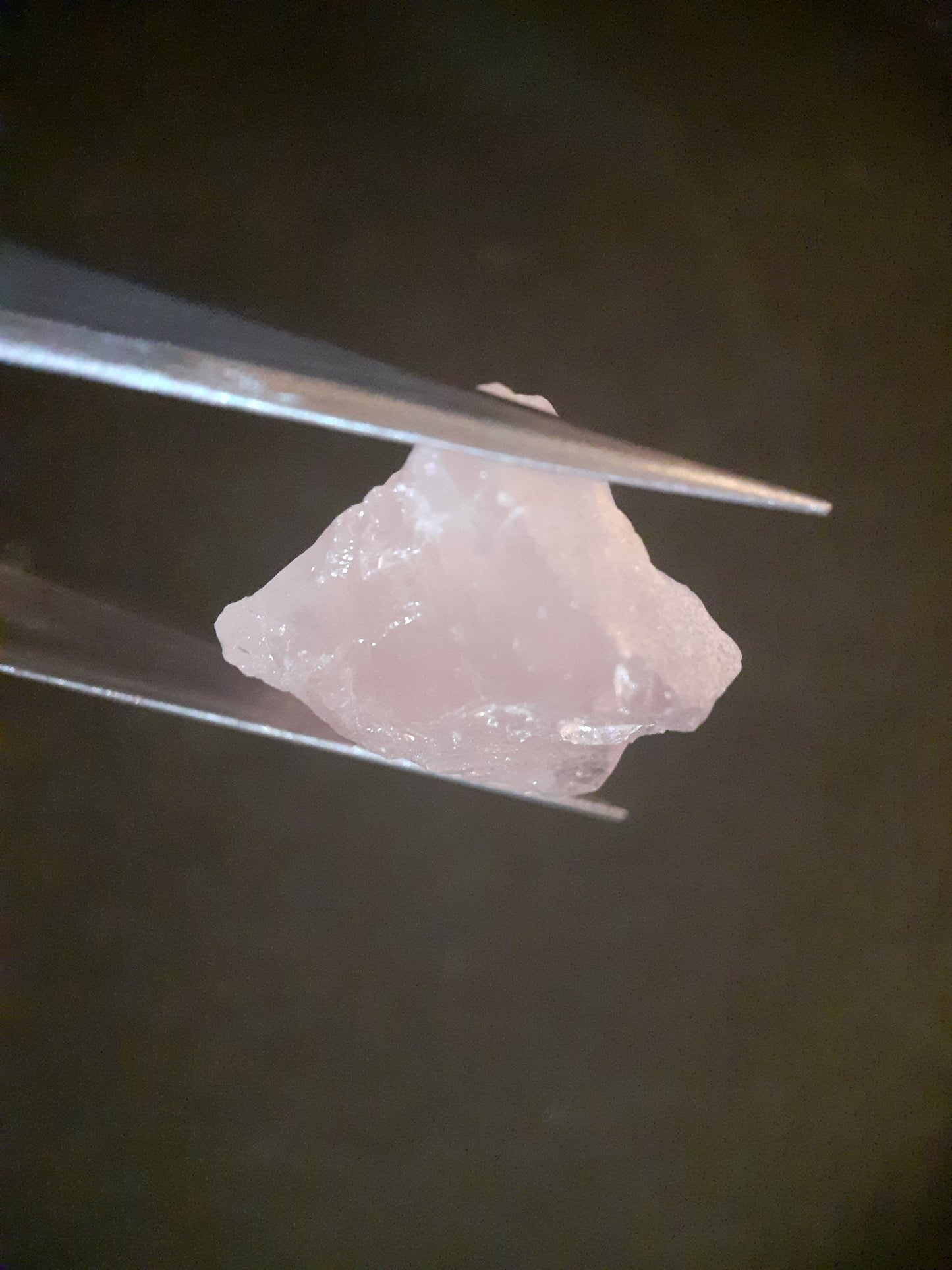 Natural Rough Rose Quartz - 23.379 ct - pink