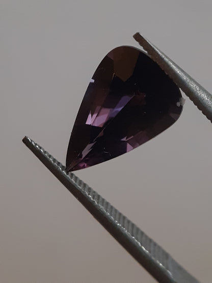 Natural Purple spinel - 1.27 ct - pear - clarity excellent (VVS to IF)