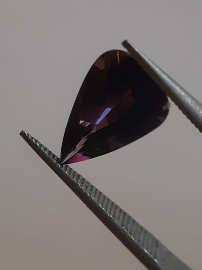 Natural Purple spinel - 1.27 ct - pear - clarity excellent (VVS to IF)