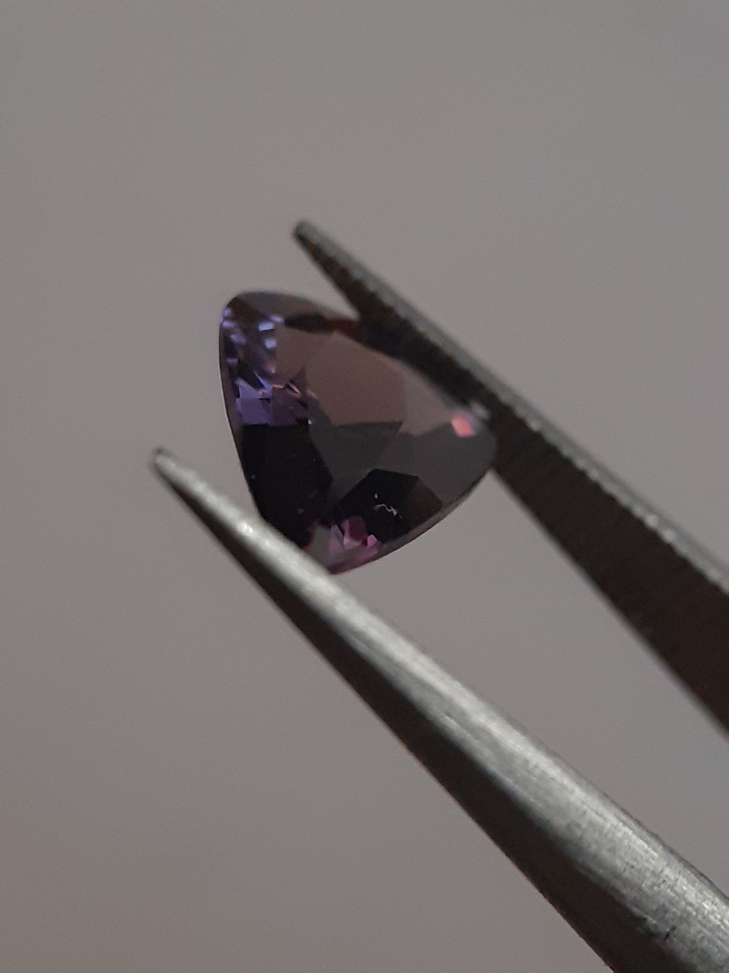 Natural Purple spinel - 1.27 ct - pear - clarity excellent (VVS to IF)