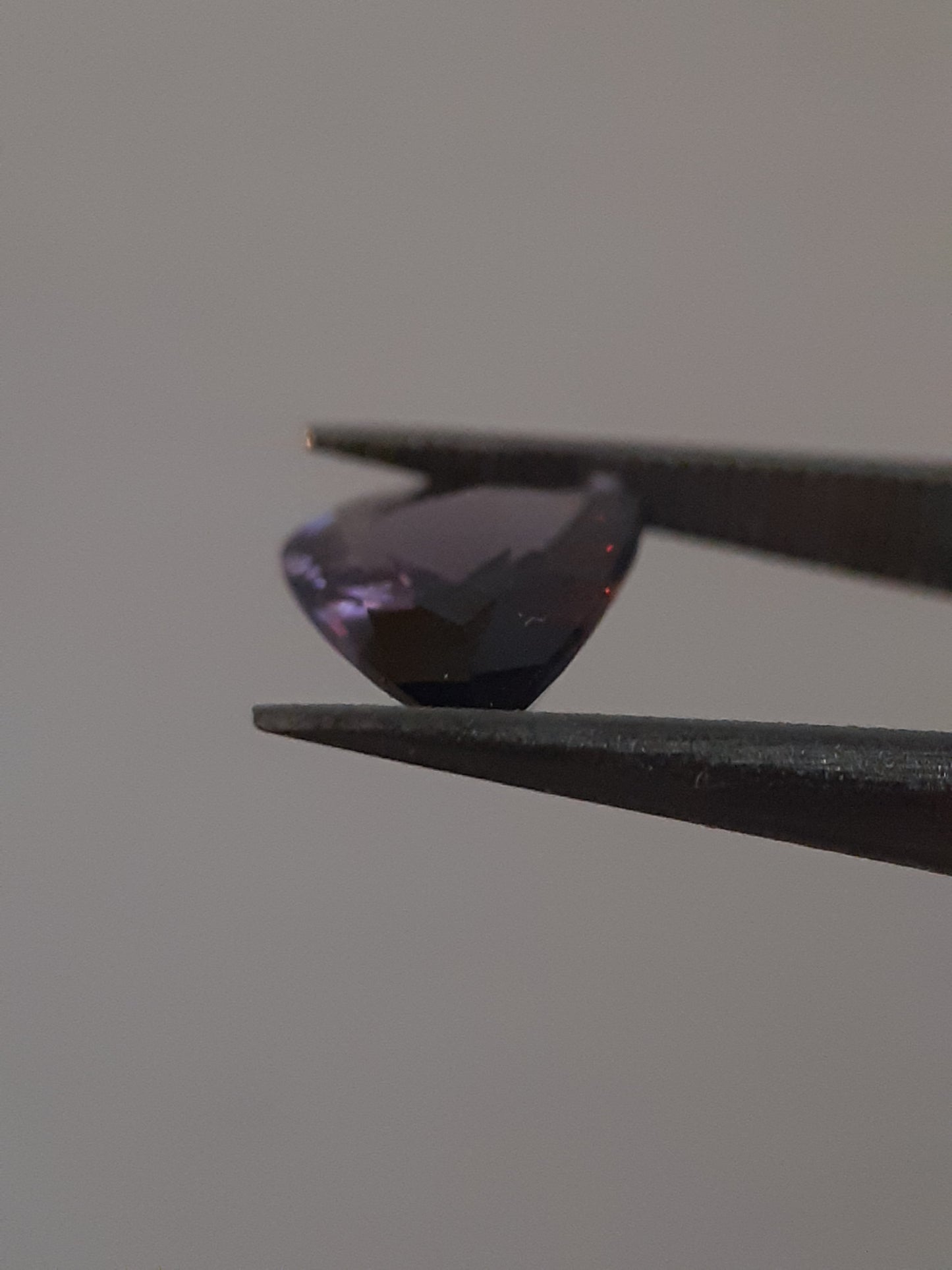 Natural Purple spinel - 1.27 ct - pear - clarity excellent (VVS to IF)