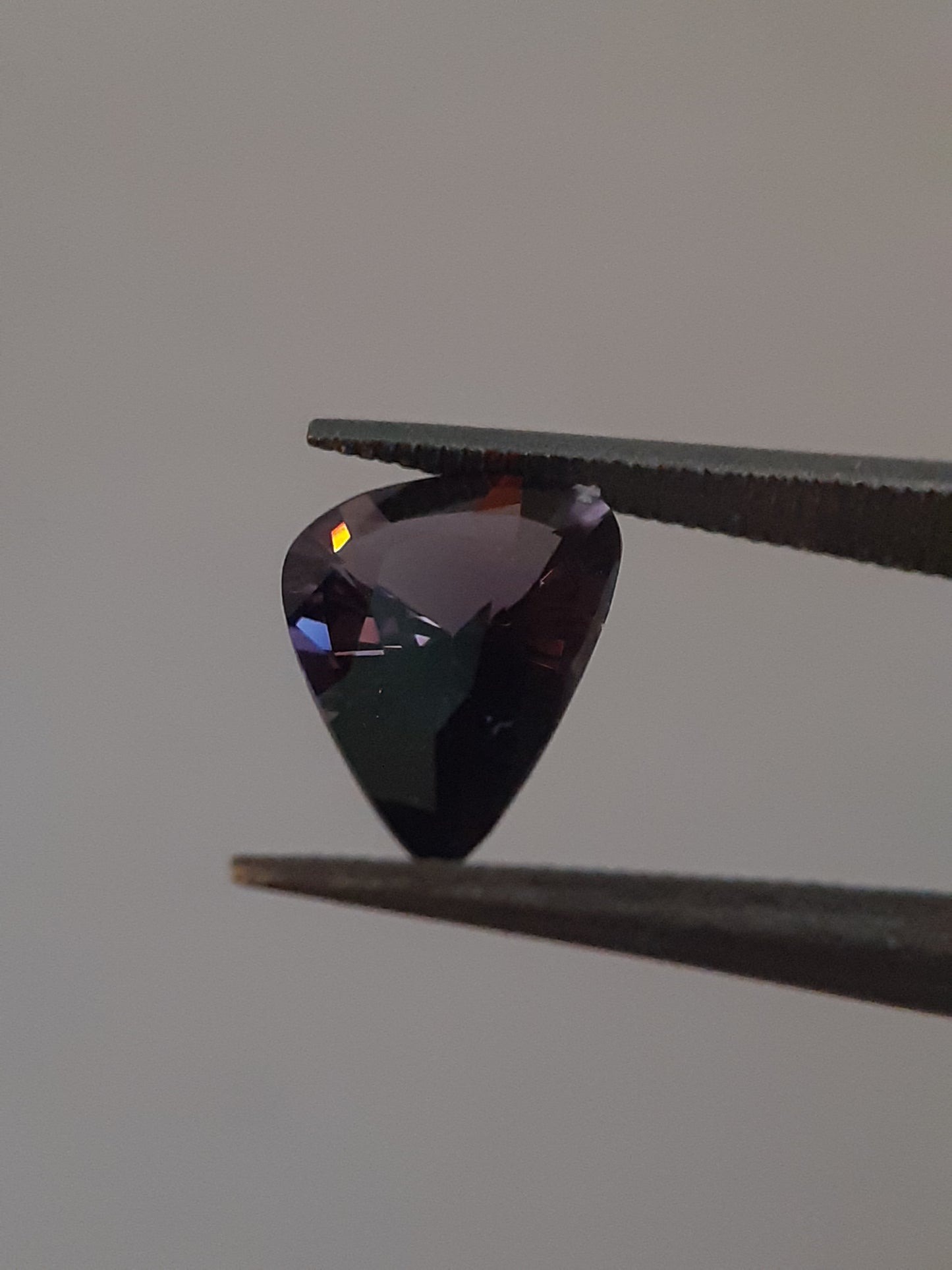 Natural Purple spinel - 1.27 ct - pear - clarity excellent (VVS to IF)