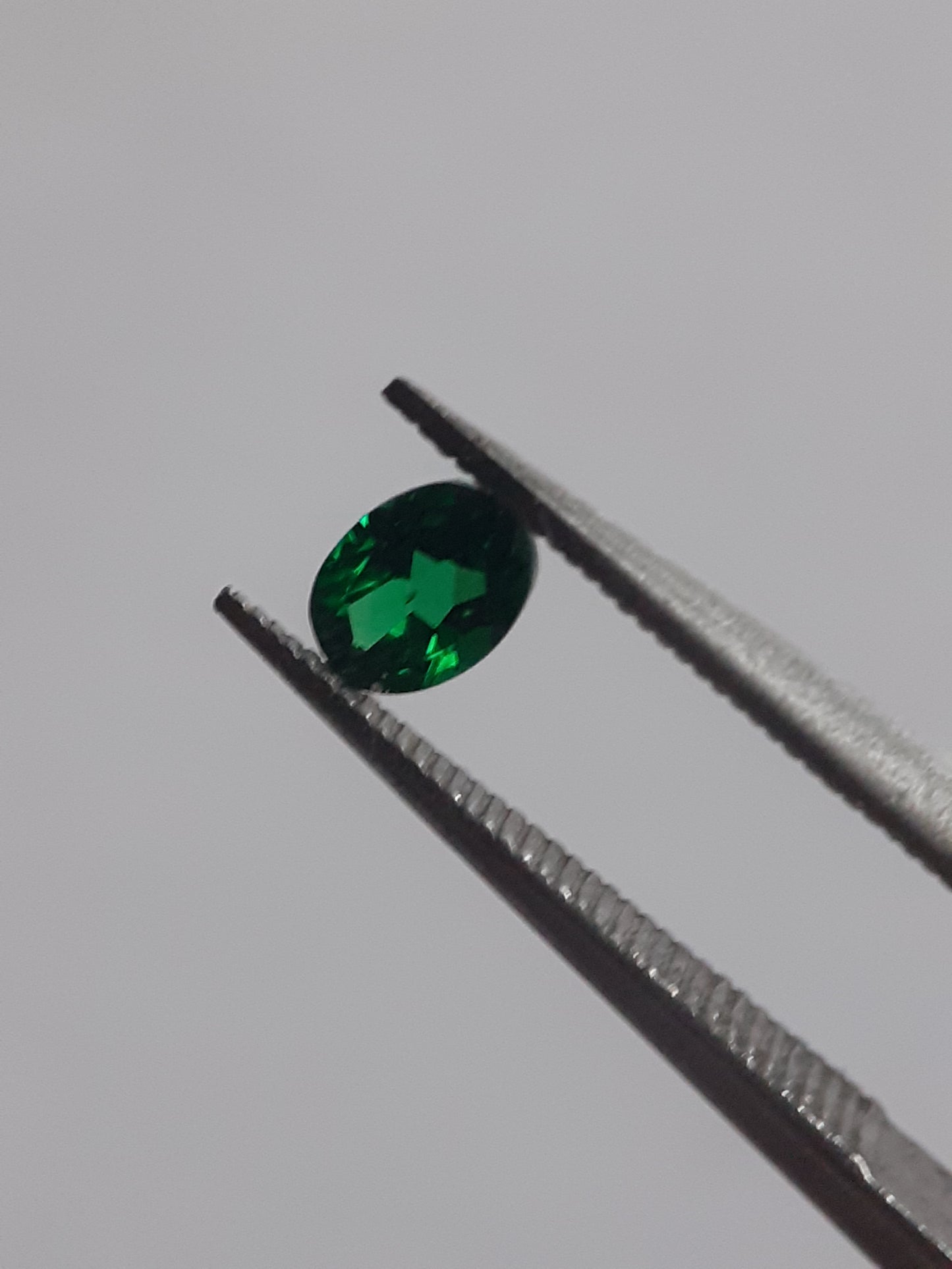 Natural Bright Green Tsavorite Garnet - 0.24 ct - oval - unheated - Tanzania