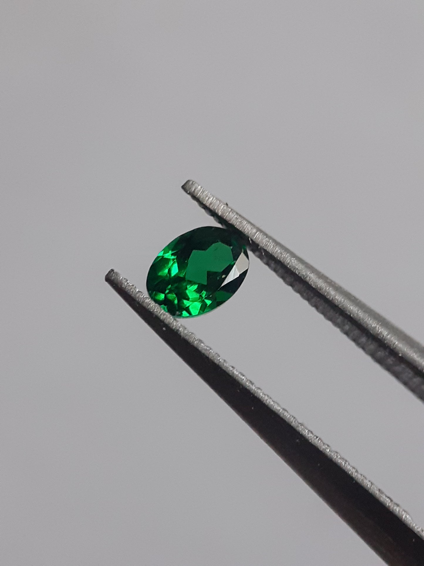 Natural Bright Green Tsavorite Garnet - 0.24 ct - oval - unheated - Tanzania