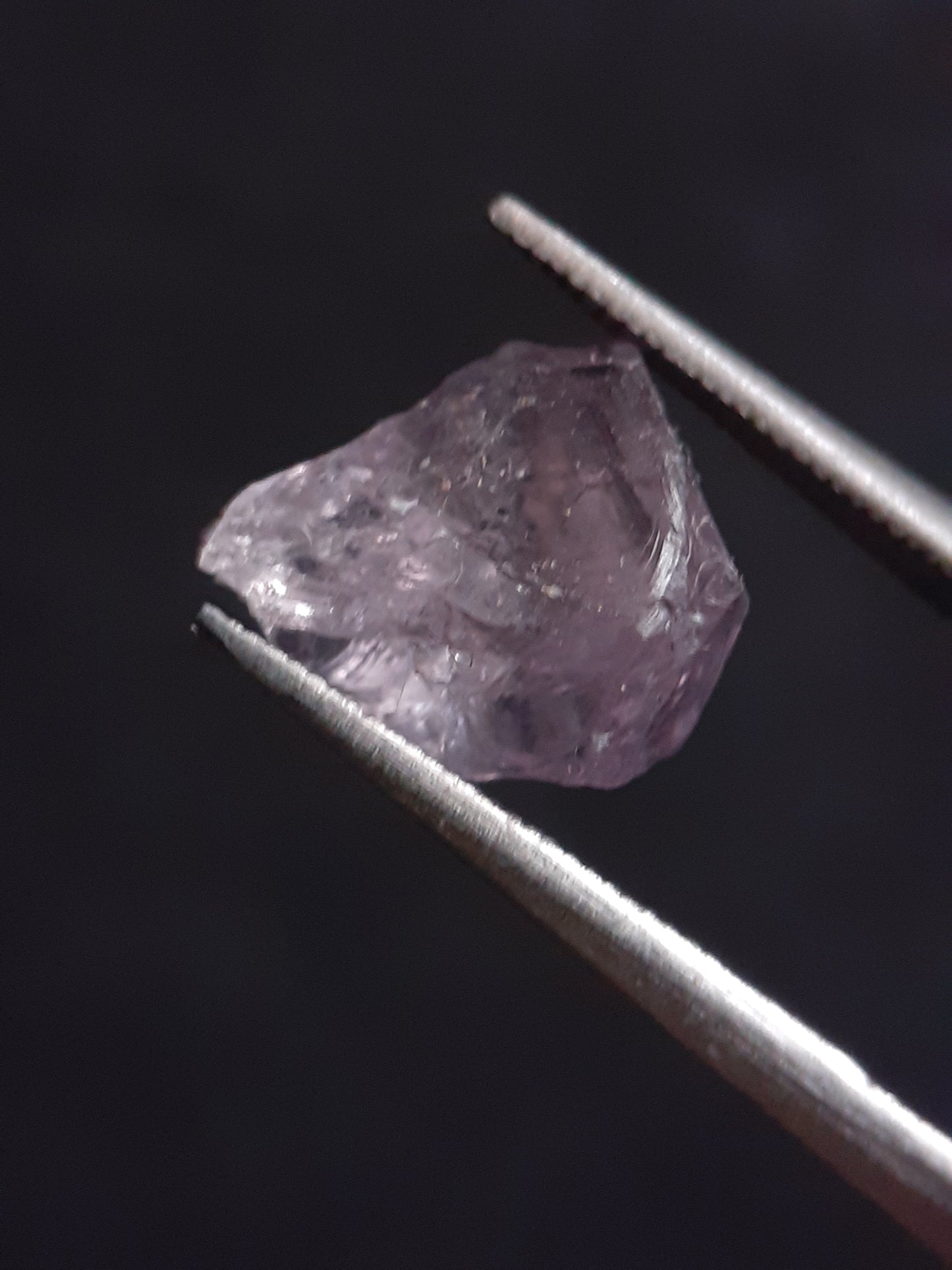 Natural light violet Scapolite - 1.734 ct - rough gemstone