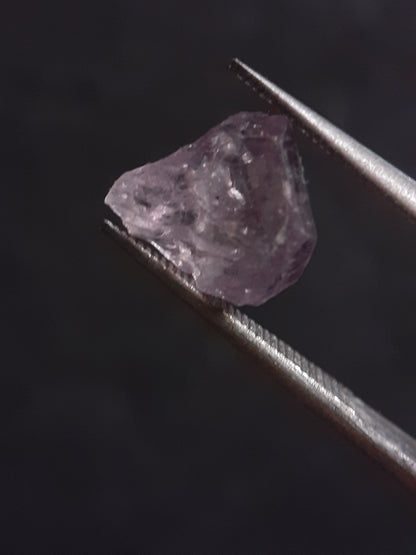 Natural light violet Scapolite - 1.734 ct - rough gemstone