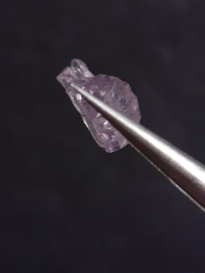 Natural light violet Scapolite - 1.734 ct - rough gemstone